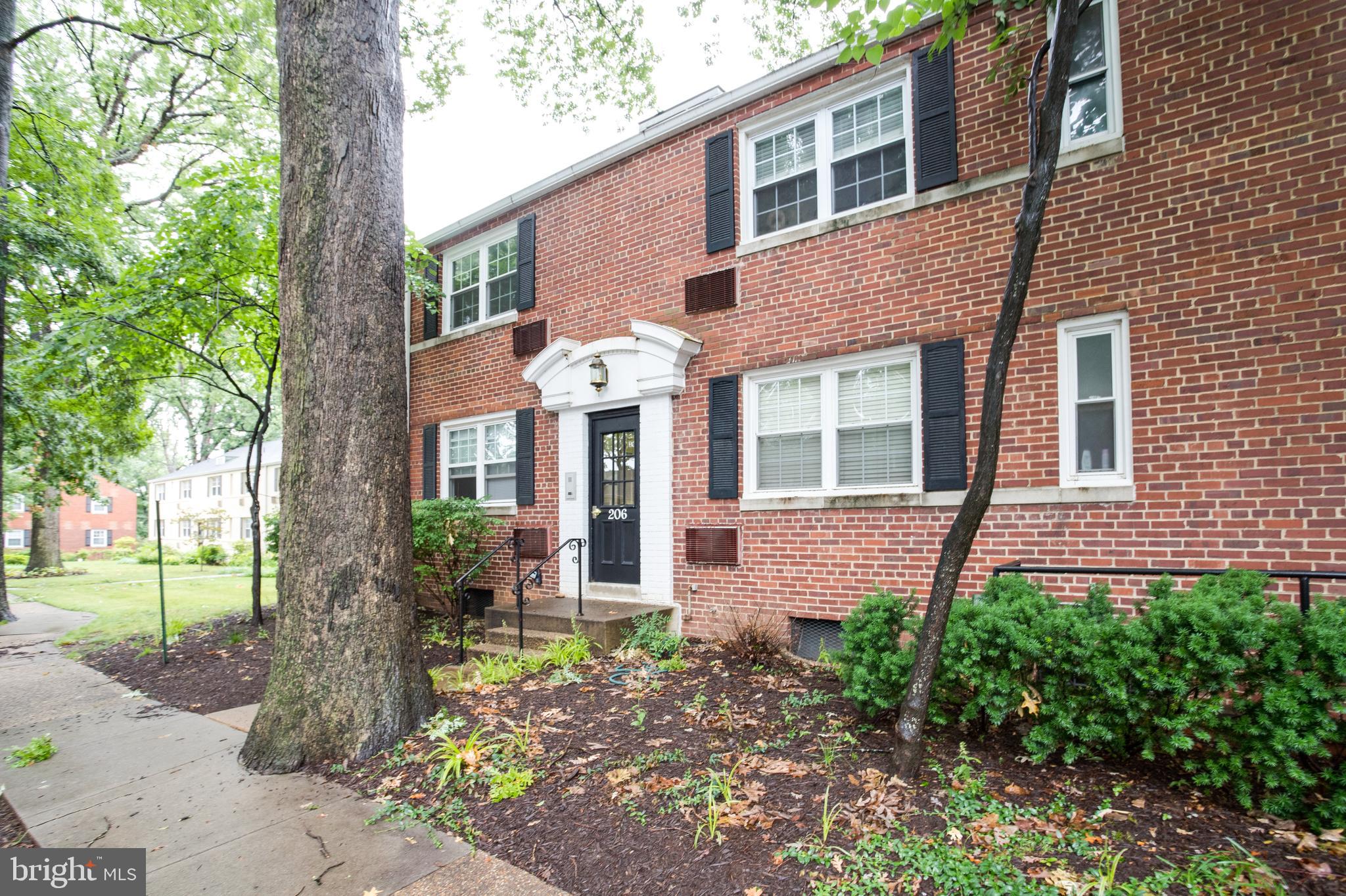 ARLINGTON OAKS - Residential Lease