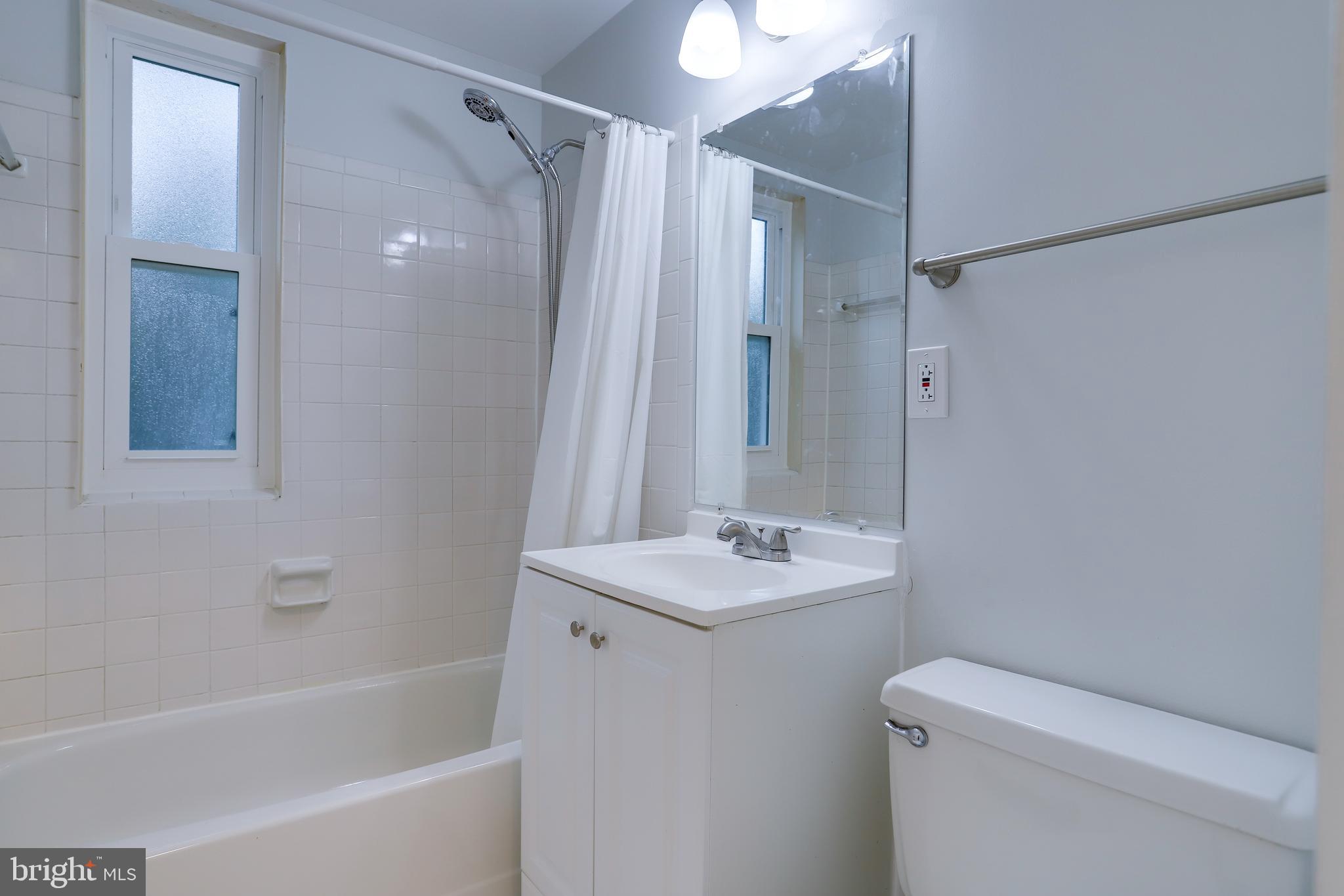 ARLINGTON OAKS - Residential Lease