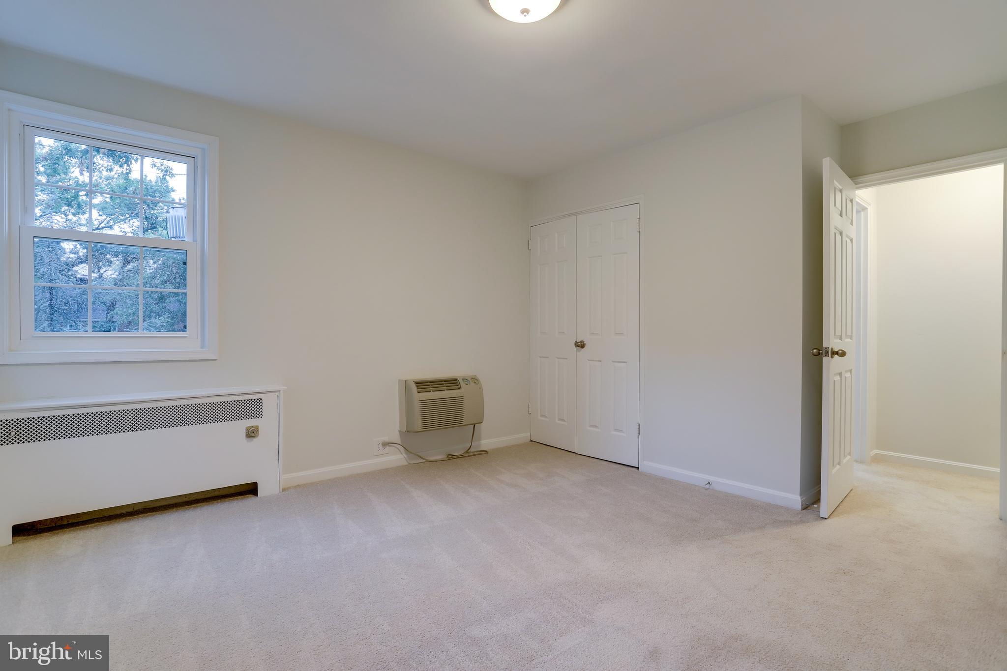 ARLINGTON OAKS - Residential Lease