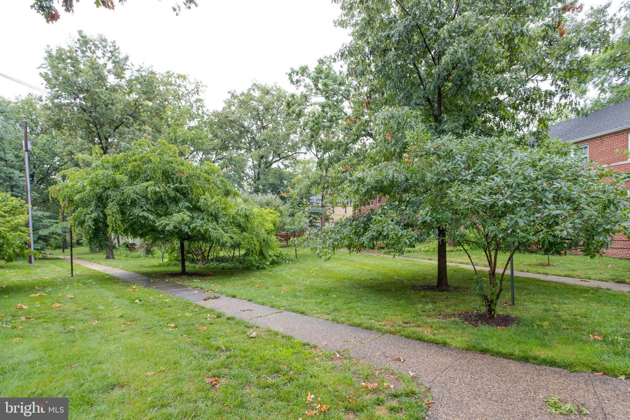 ARLINGTON OAKS - Residential Lease