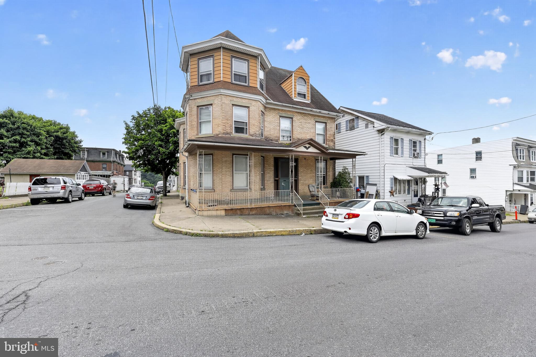 726 E DEWART STREET