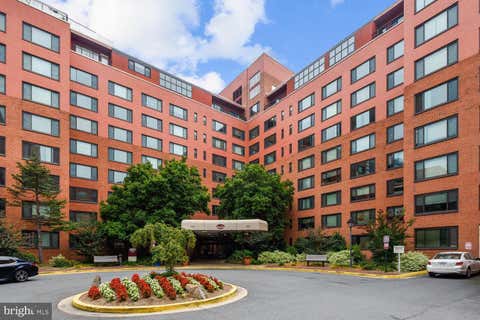 Photo of 1021 S Arlington Boulevard #1125, ARLINGTON, VA 22209 (MLS # VAAR2077544)