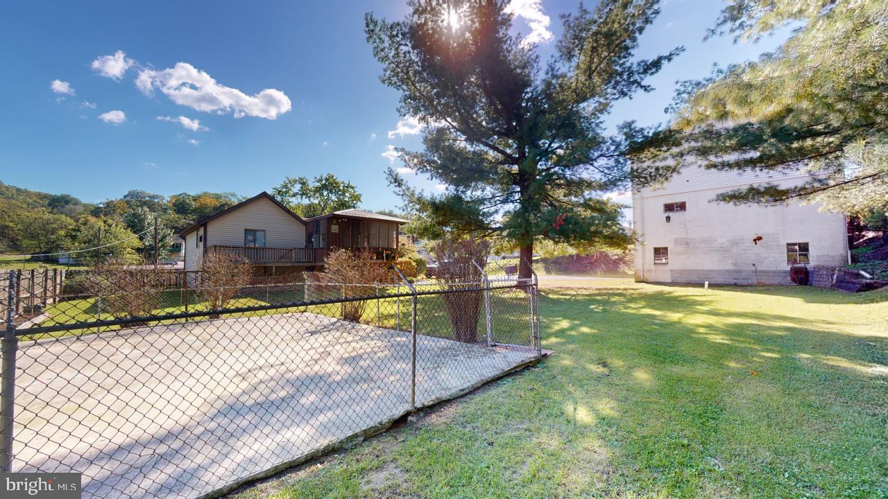 OFF ROUTE 28 - Residential