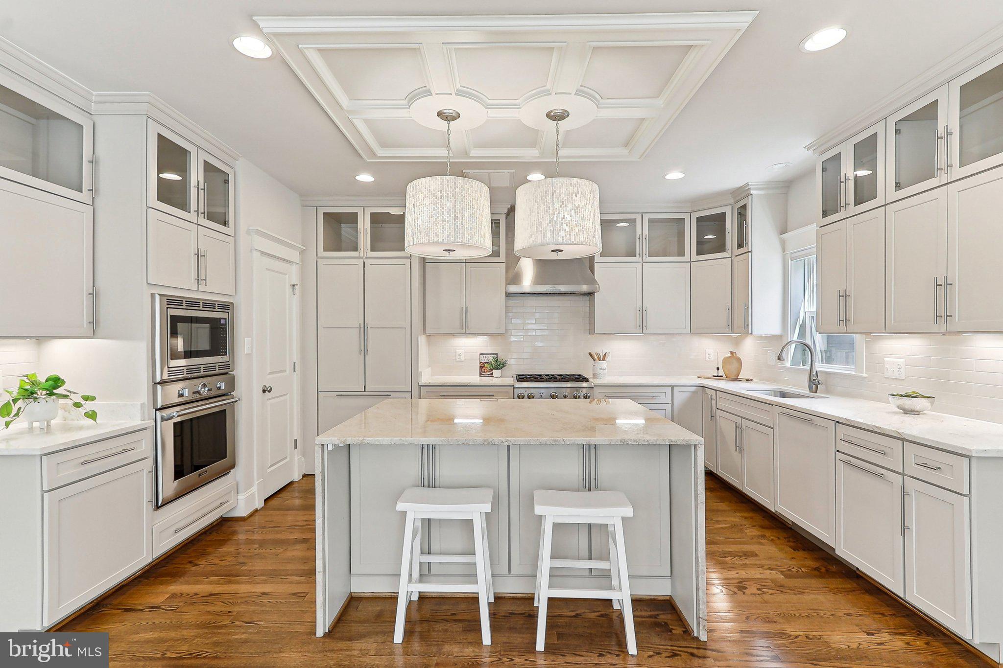 LYON VILLAGE - Residential