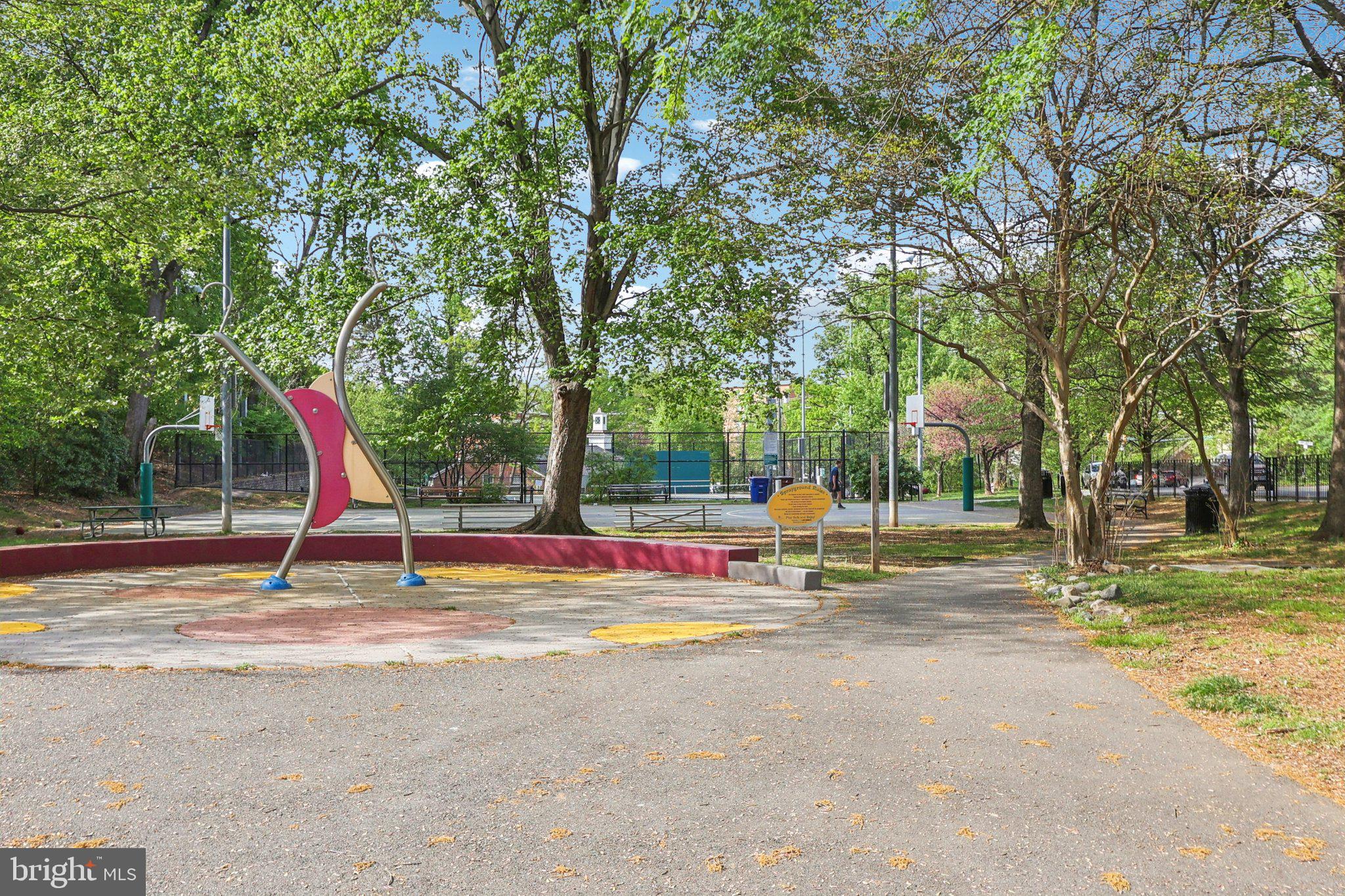 LYON VILLAGE - Residential