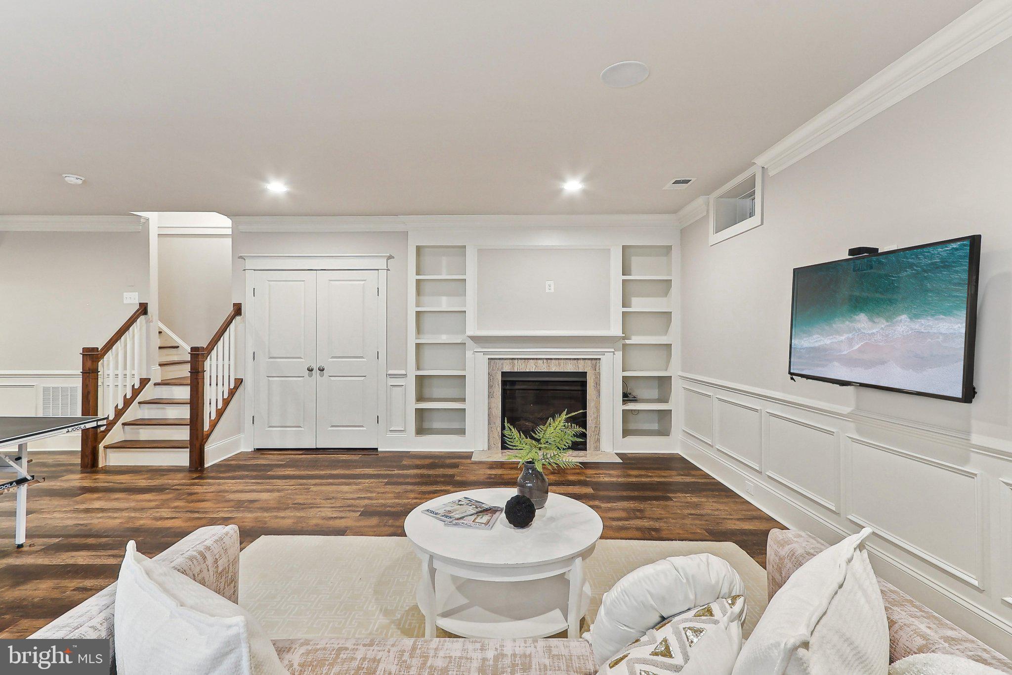 LYON VILLAGE - Residential