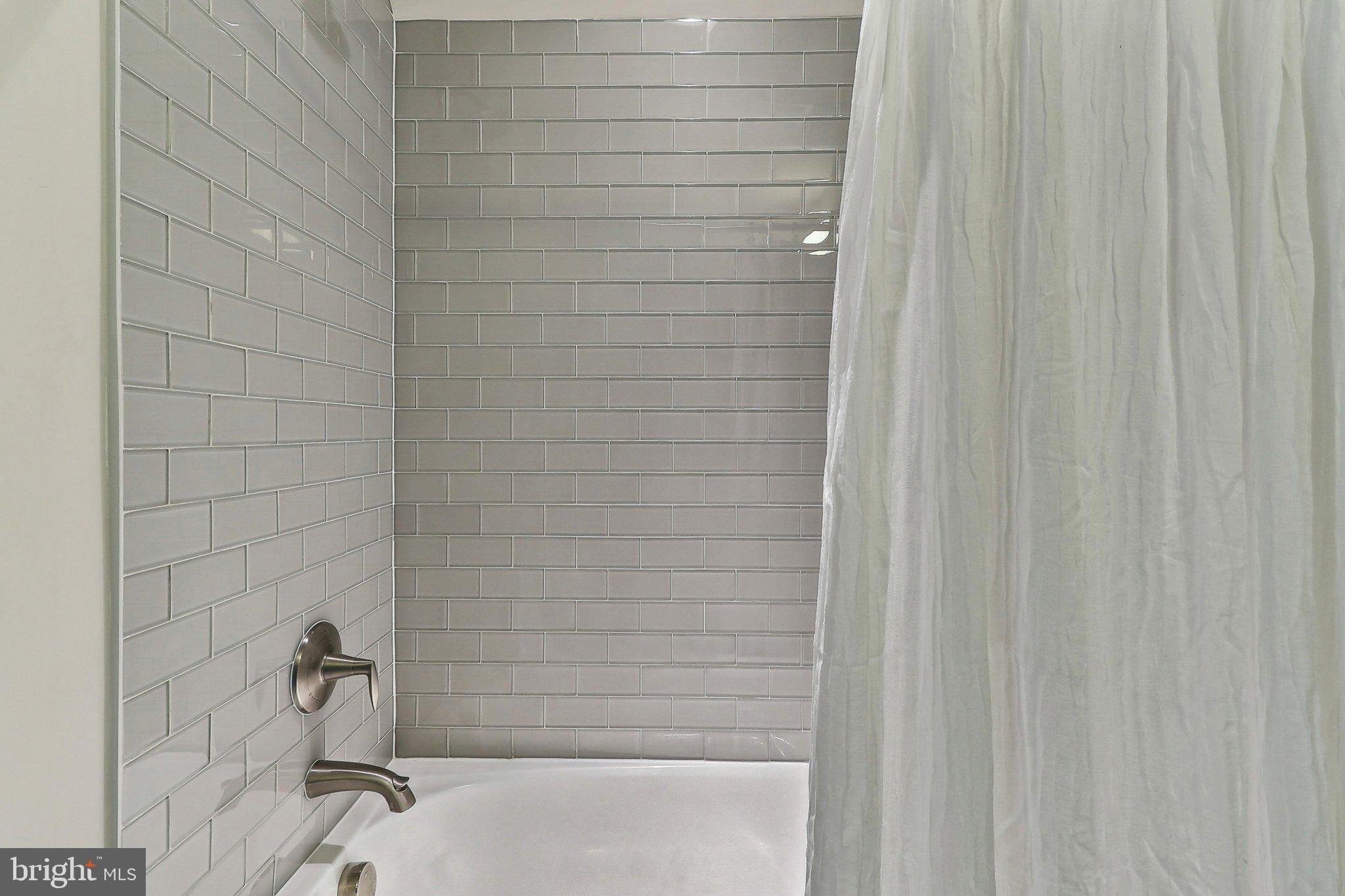 LYON VILLAGE - Residential