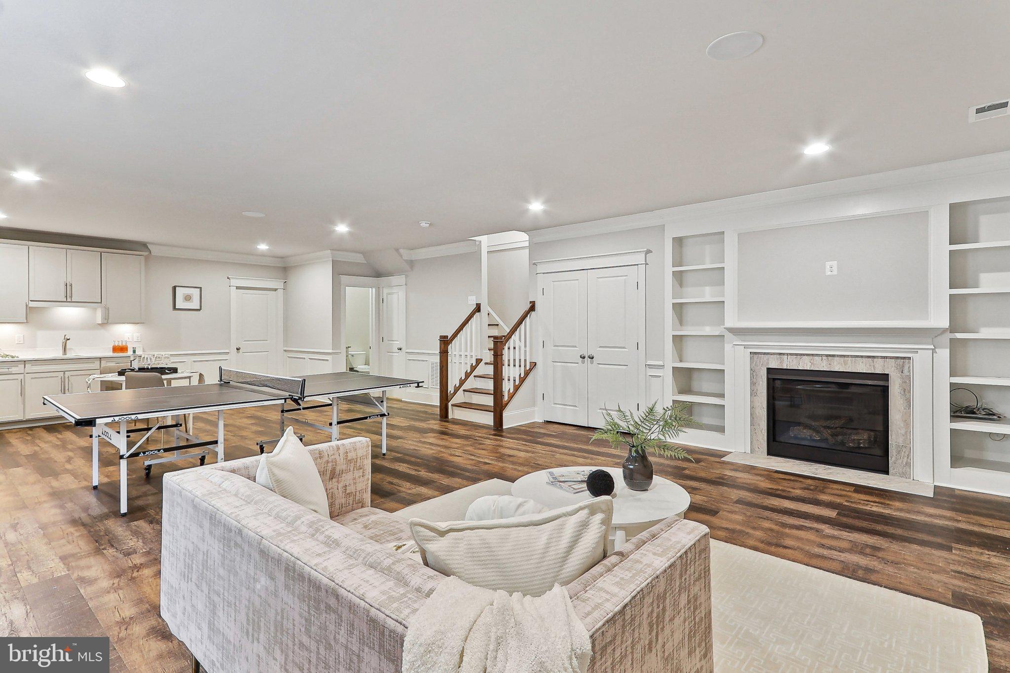 LYON VILLAGE - Residential