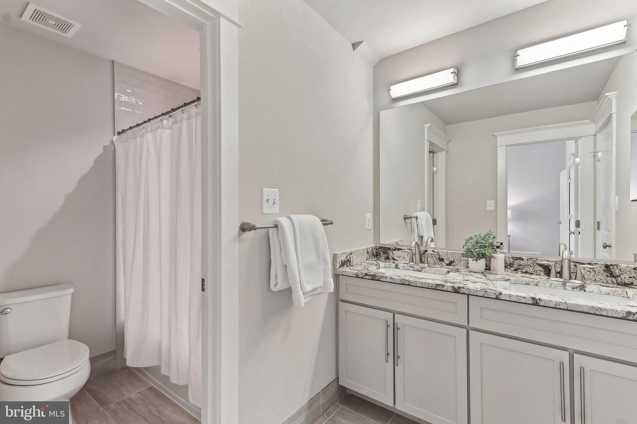 LYON VILLAGE - Residential