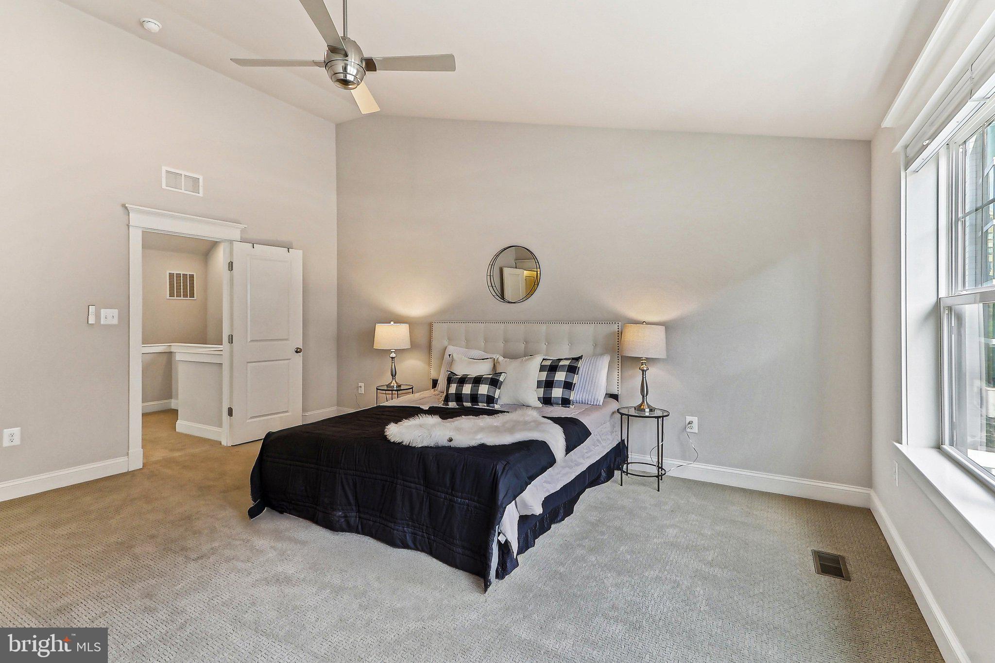 LYON VILLAGE - Residential