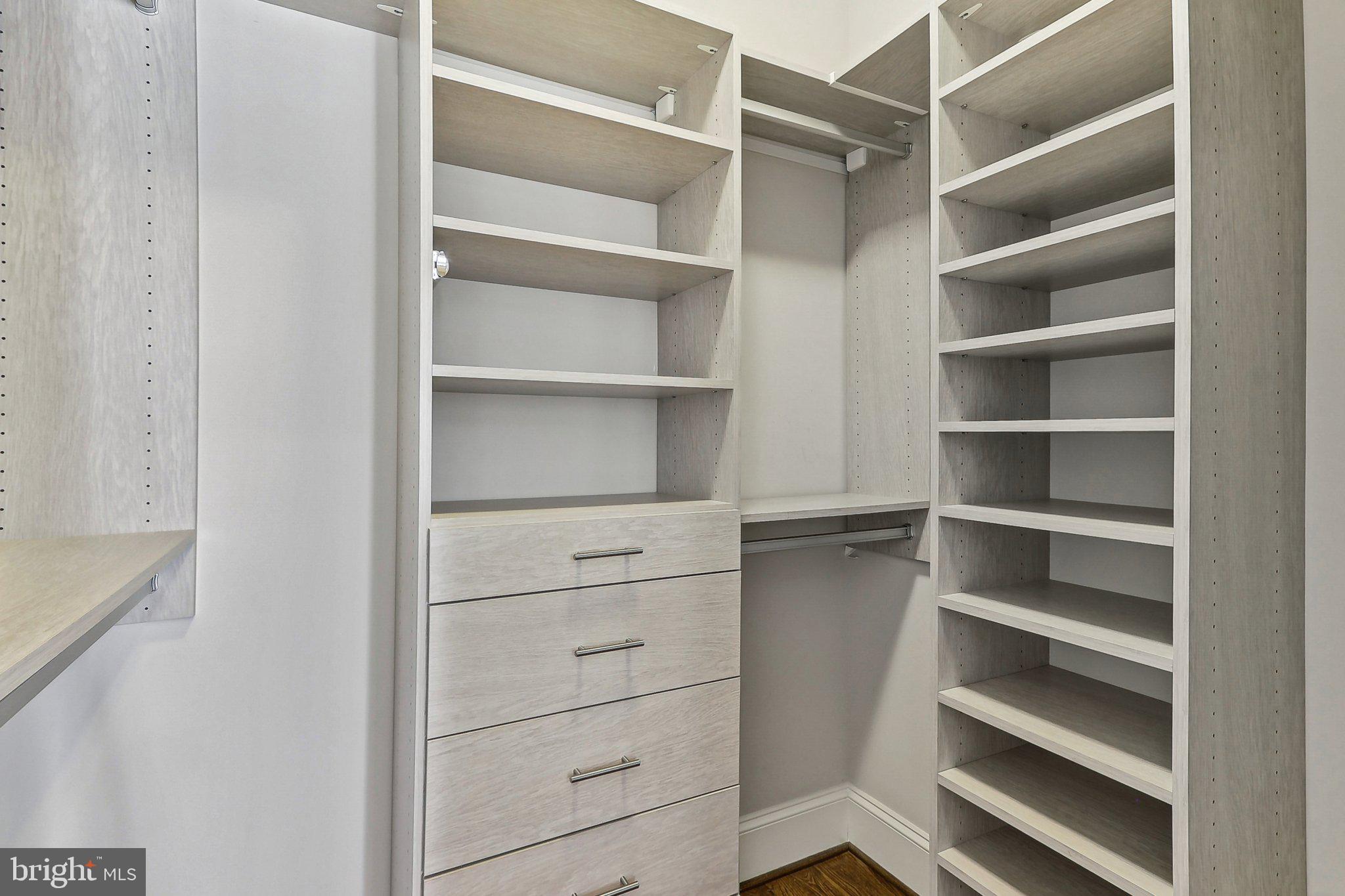 LYON VILLAGE - Residential