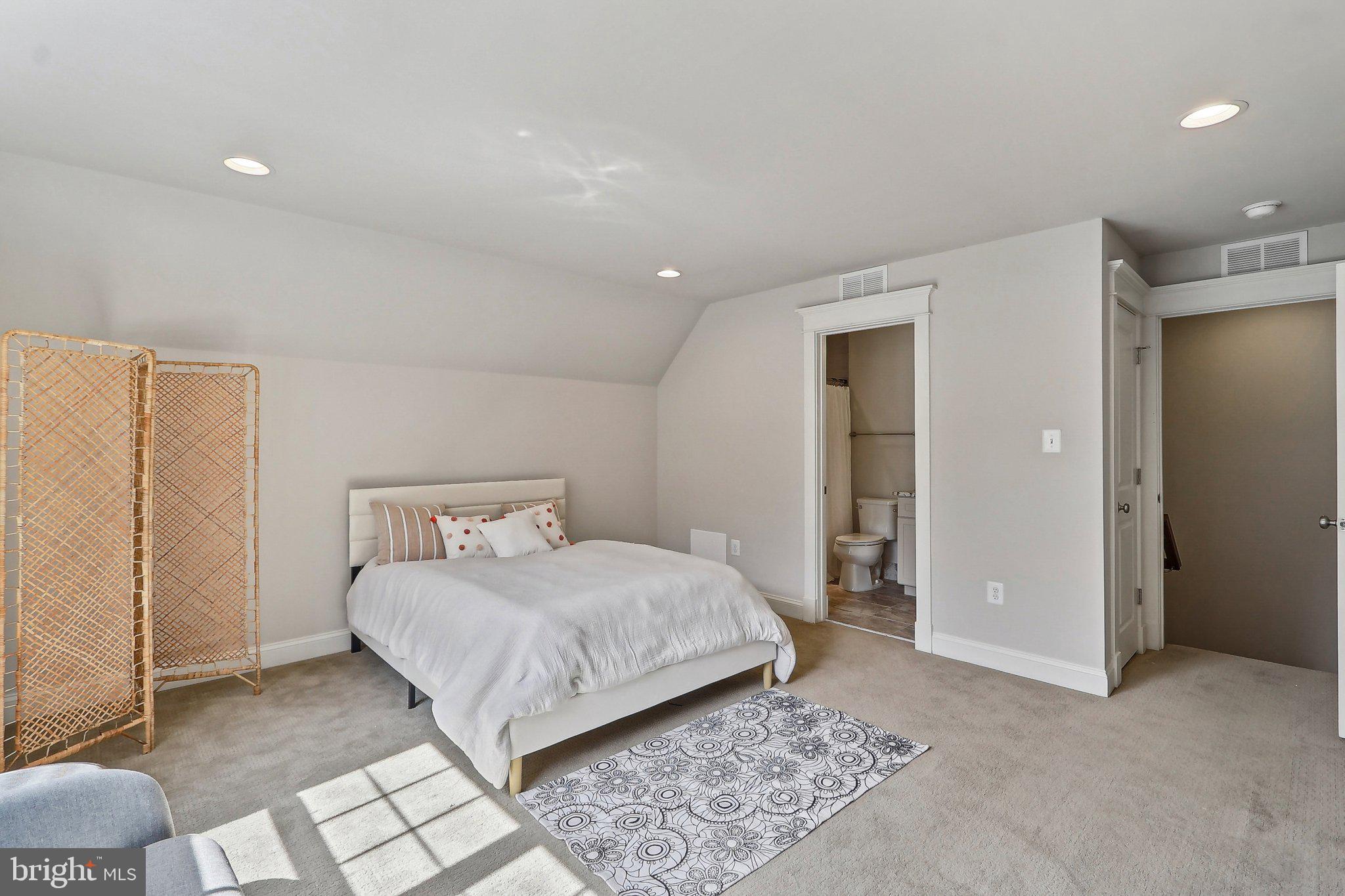 LYON VILLAGE - Residential