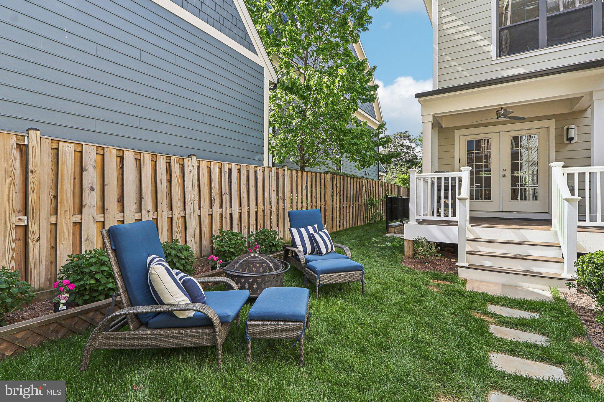 LYON VILLAGE - Residential