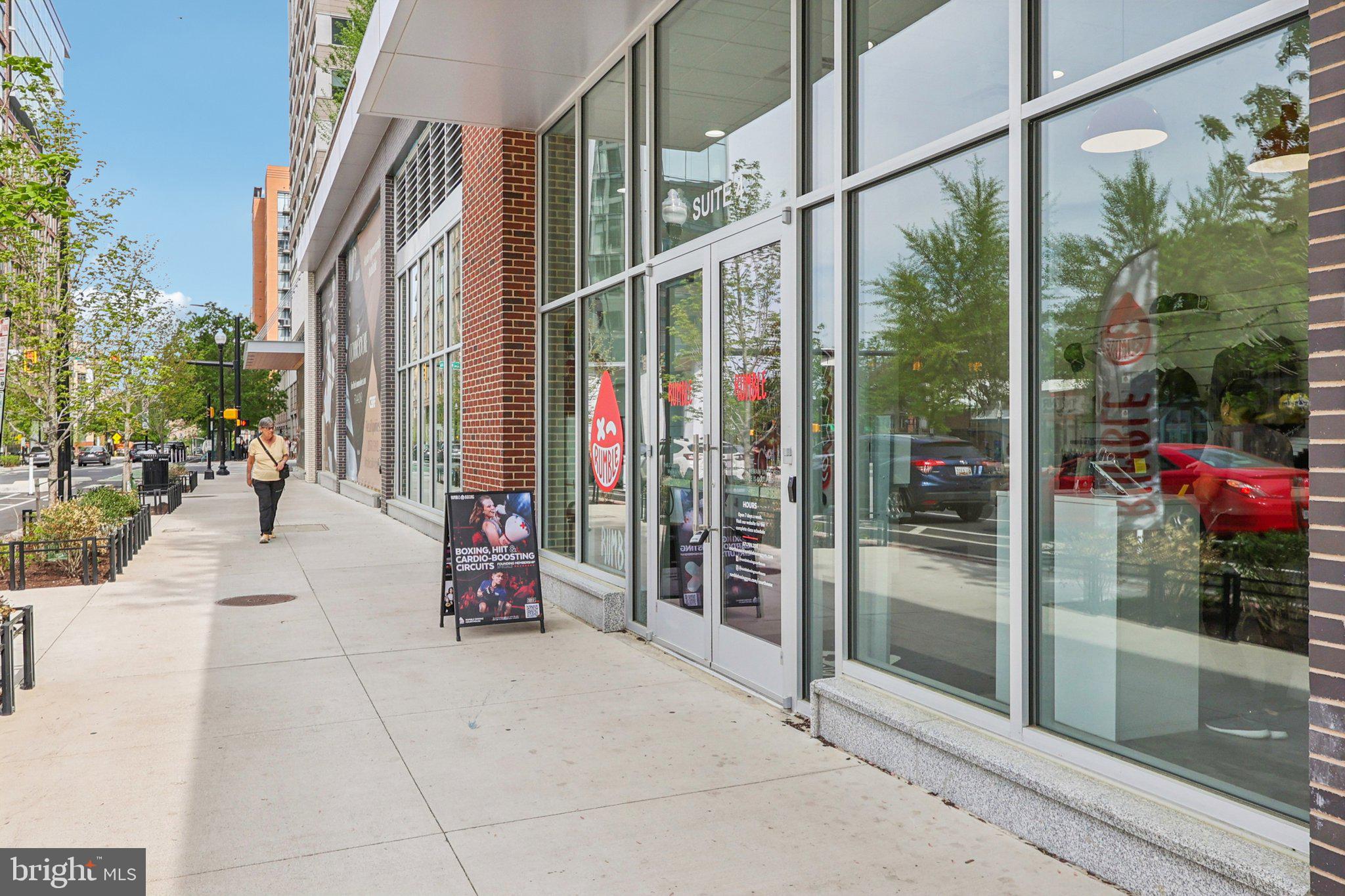 LYON VILLAGE - Residential