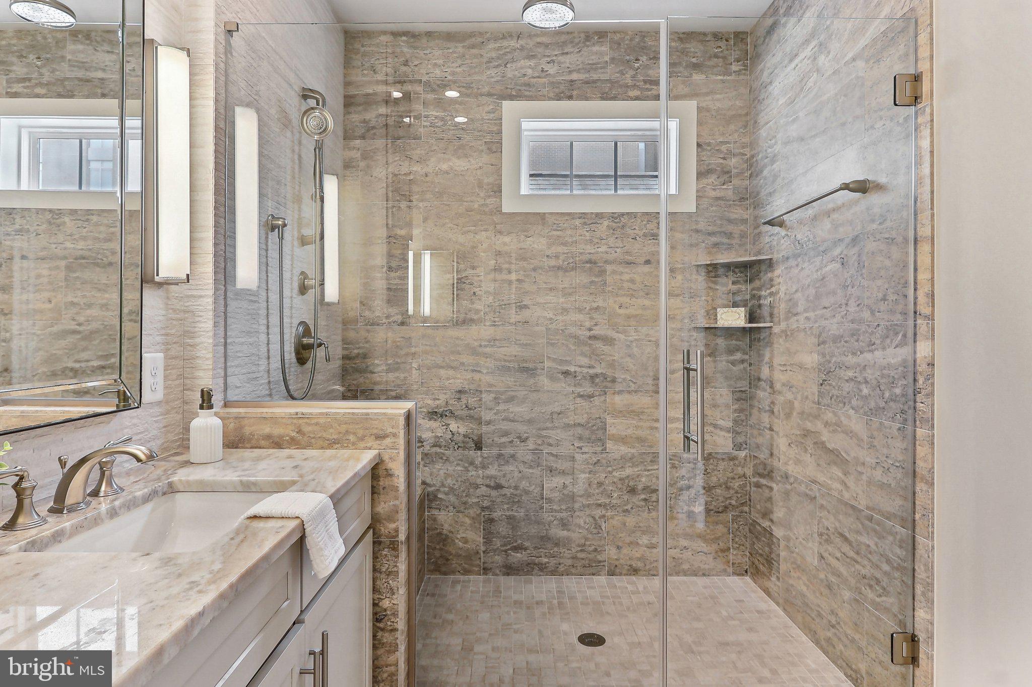 LYON VILLAGE - Residential