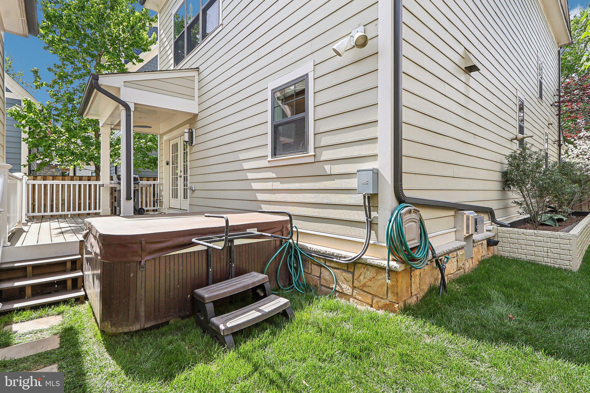 LYON VILLAGE - Residential