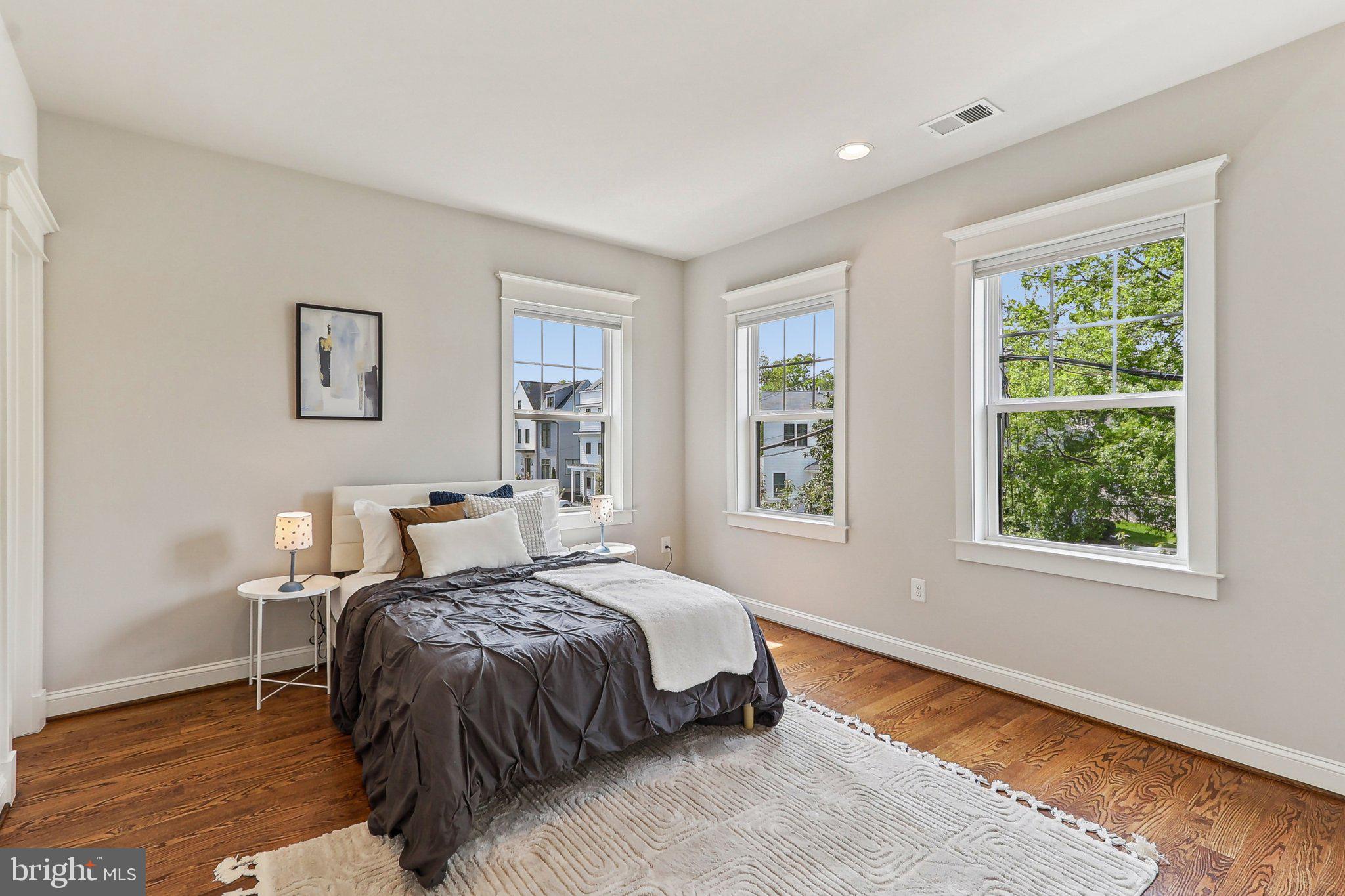 LYON VILLAGE - Residential