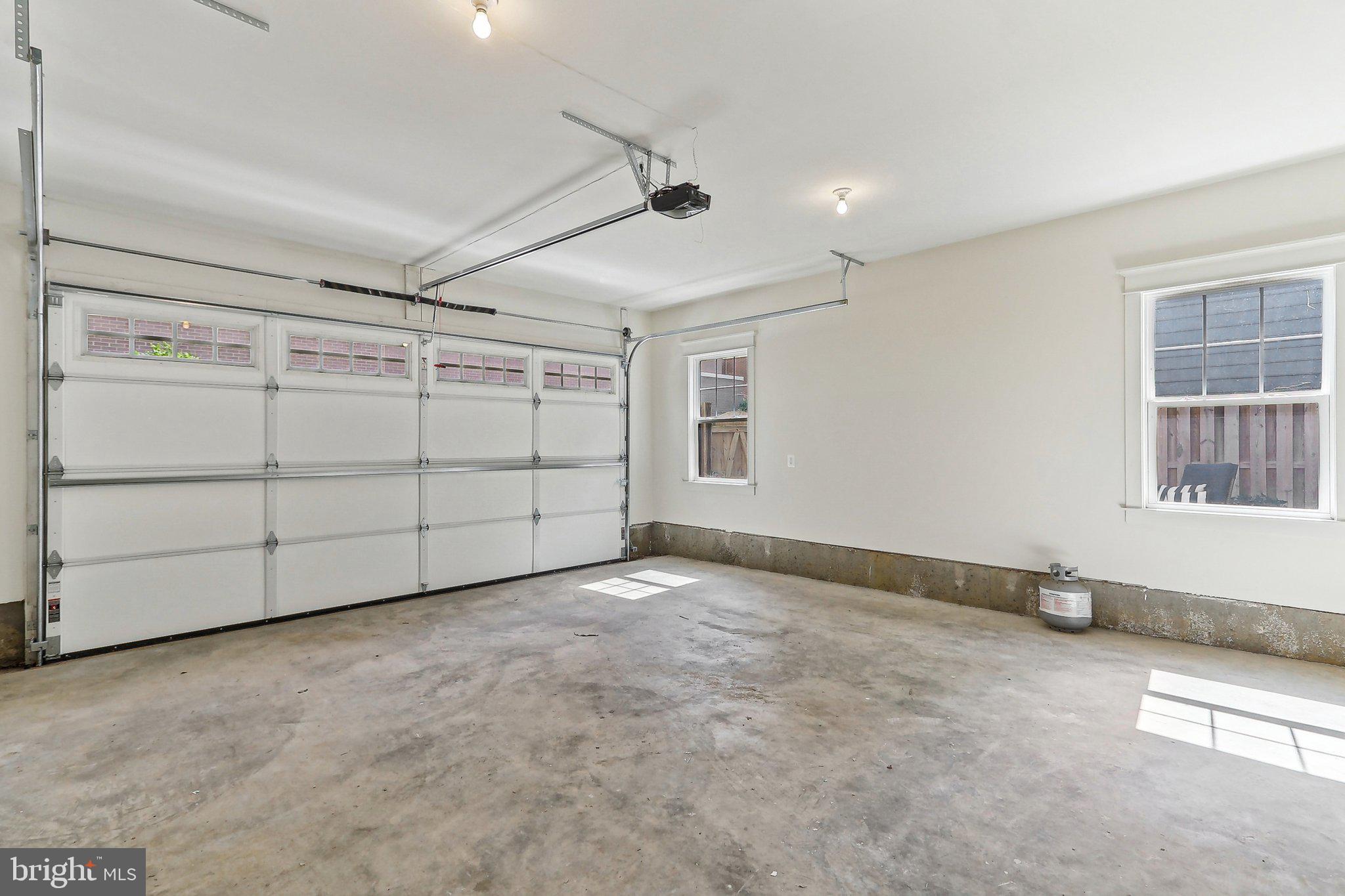 LYON VILLAGE - Residential