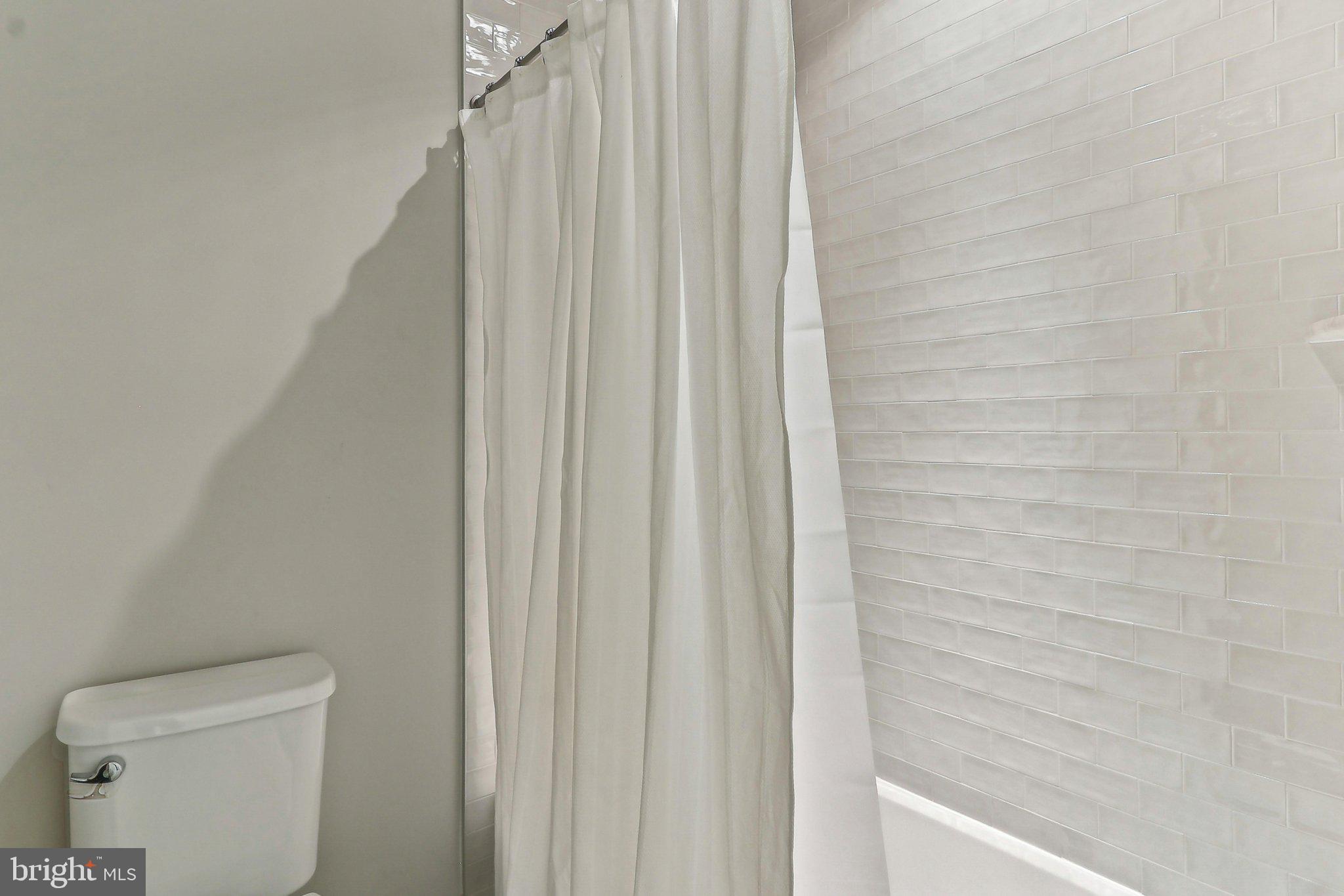 LYON VILLAGE - Residential