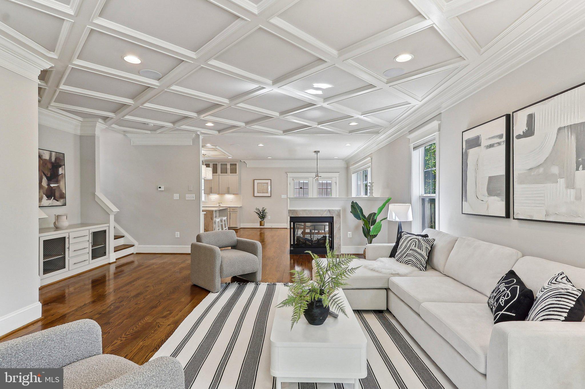 LYON VILLAGE - Residential