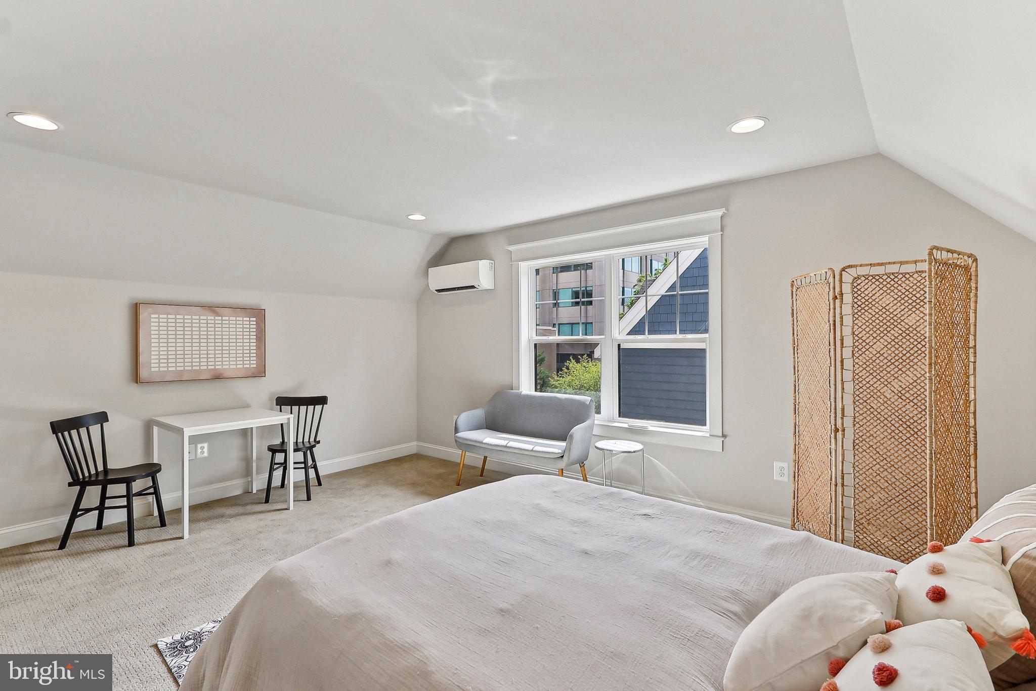 LYON VILLAGE - Residential