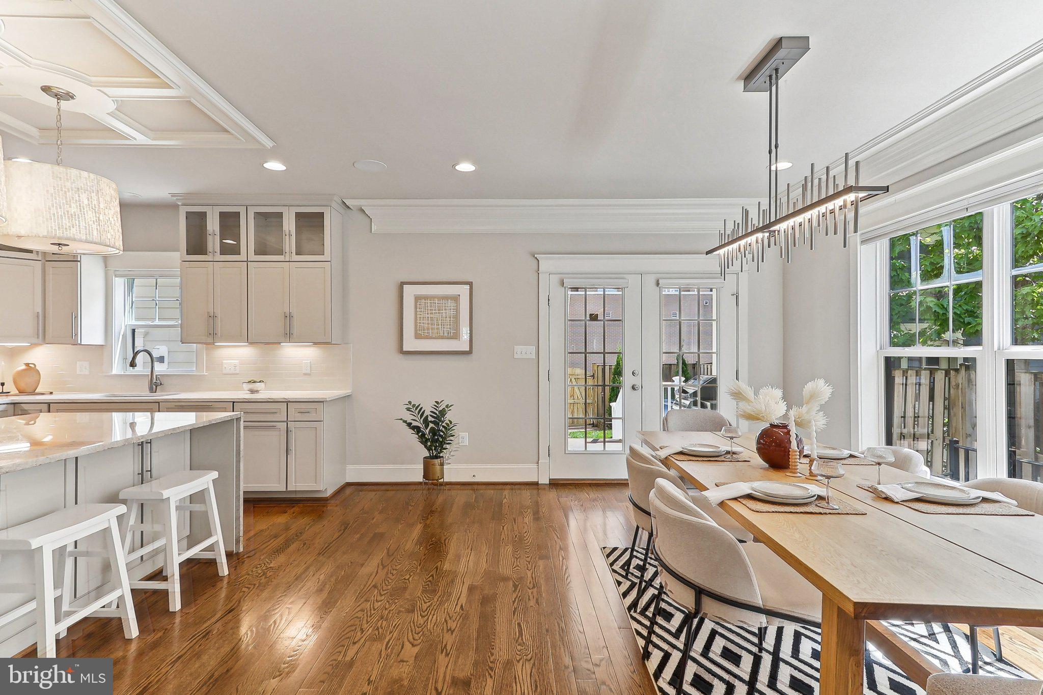 LYON VILLAGE - Residential