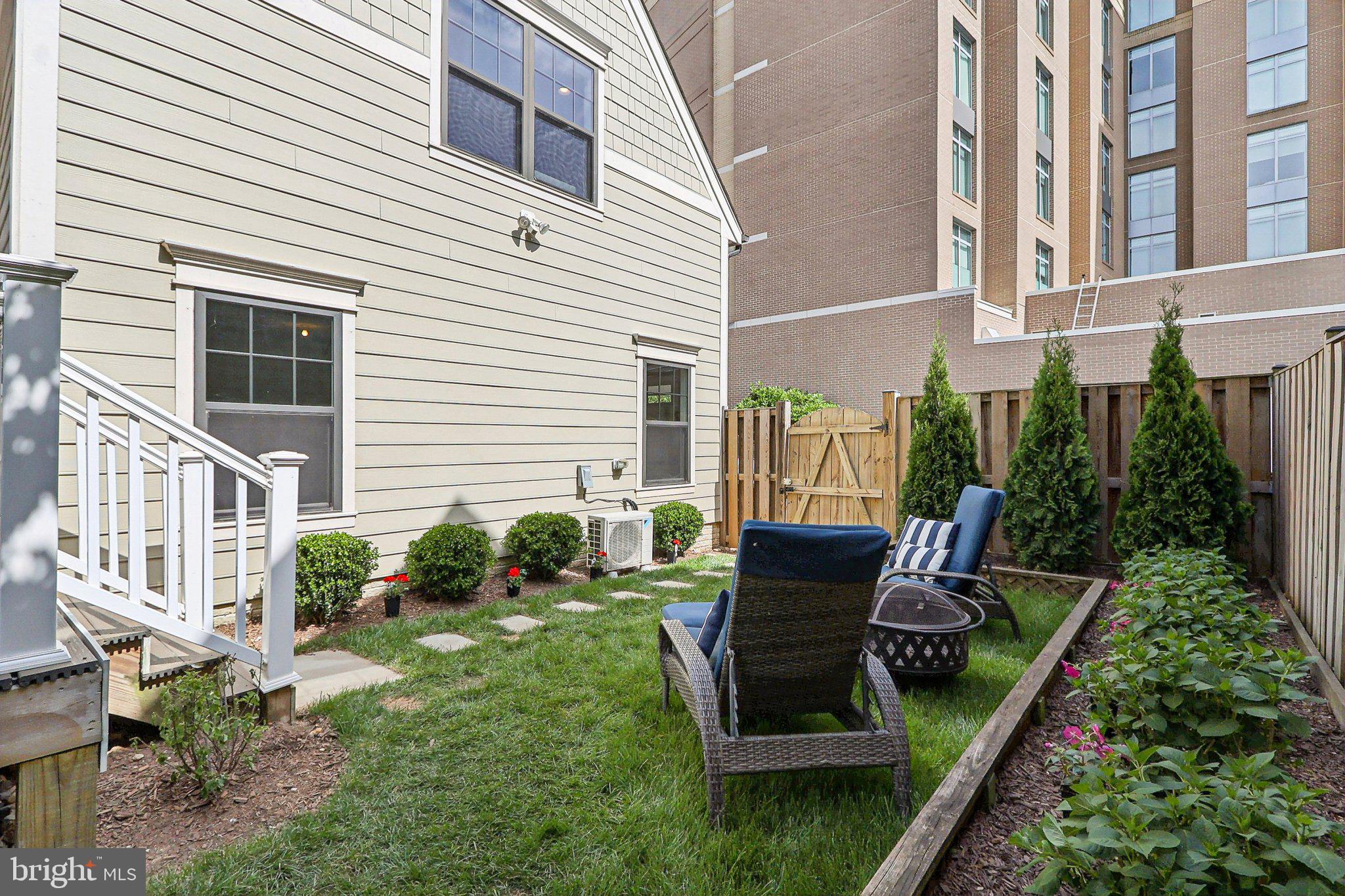 LYON VILLAGE - Residential