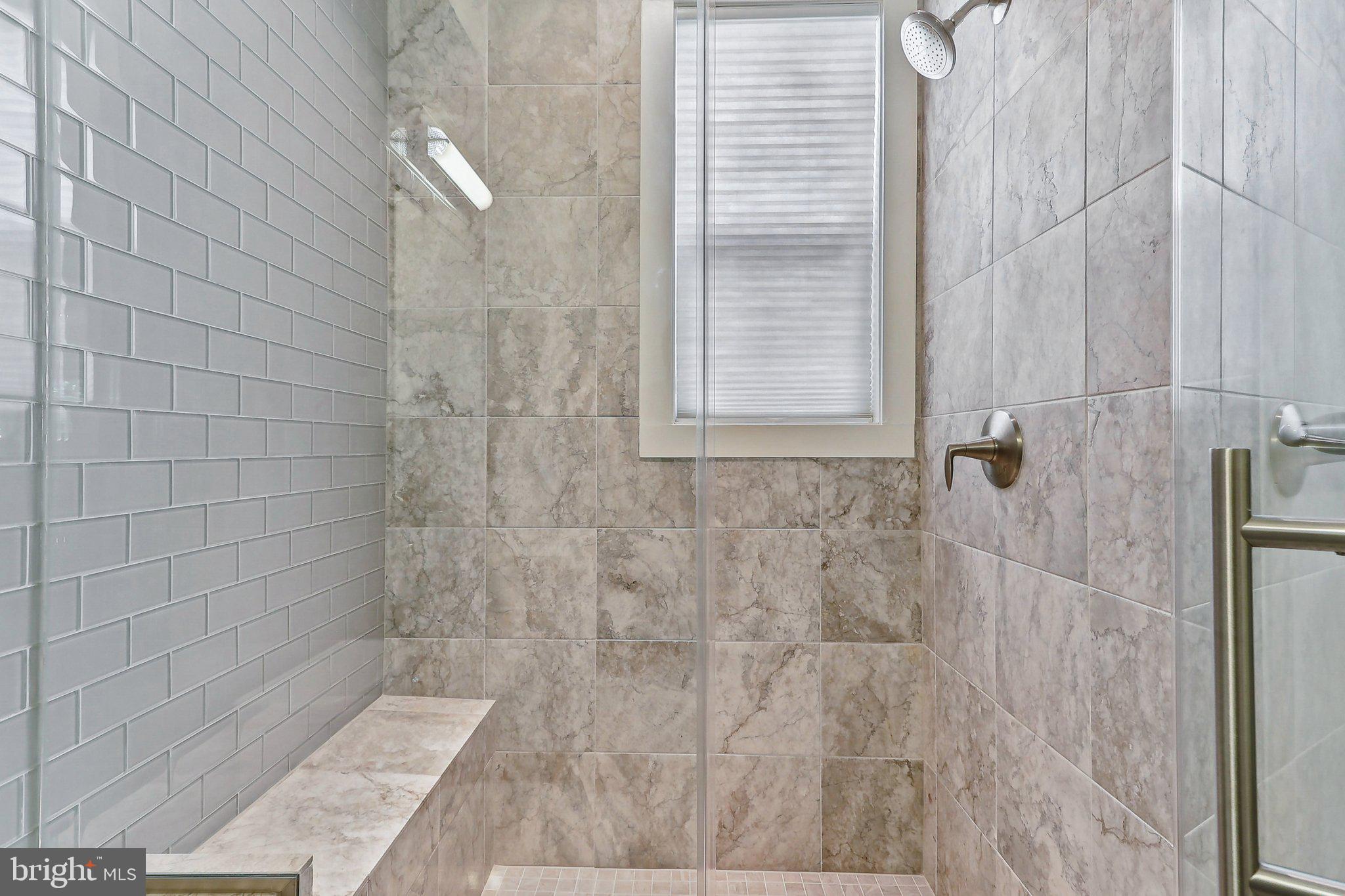 LYON VILLAGE - Residential