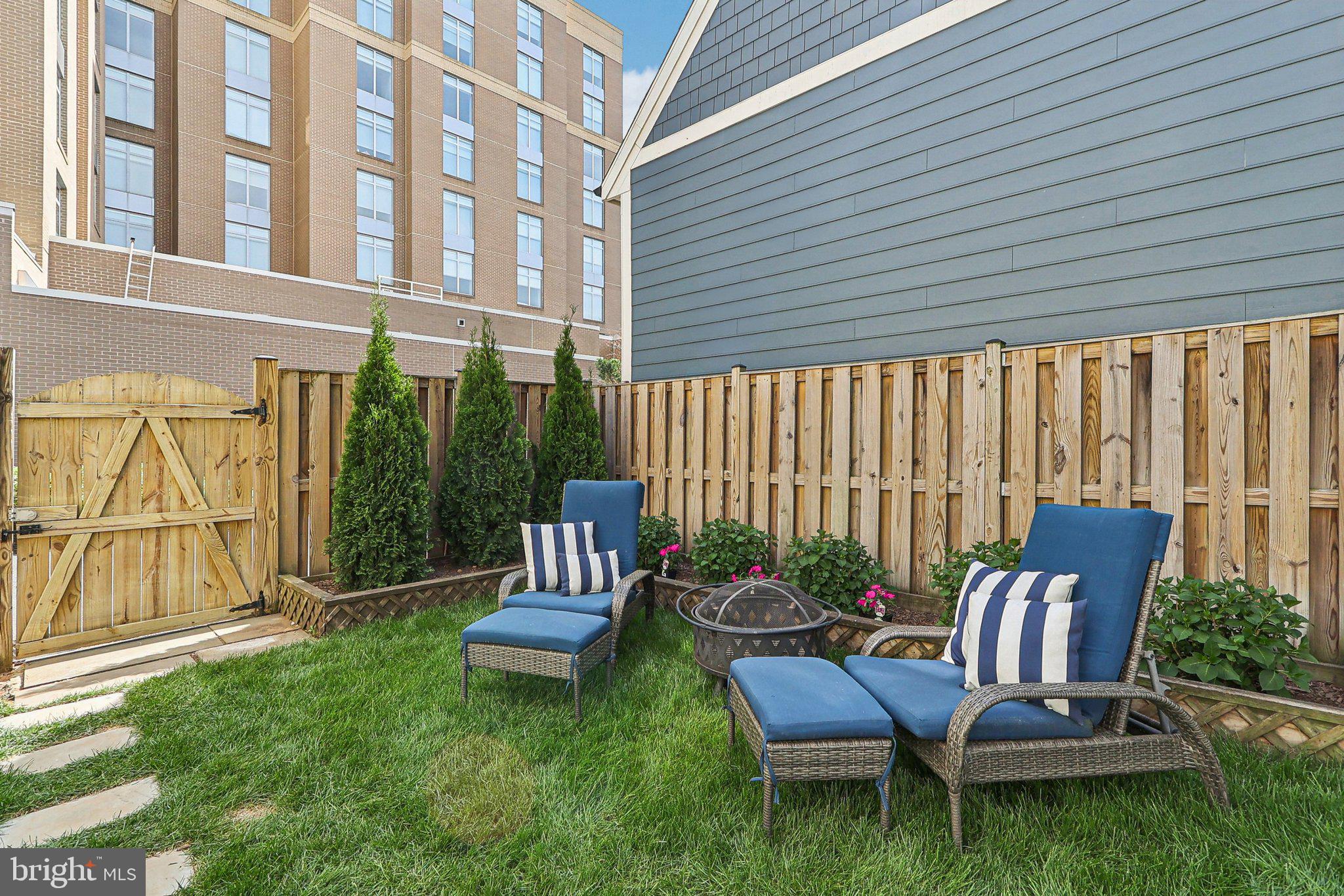 LYON VILLAGE - Residential