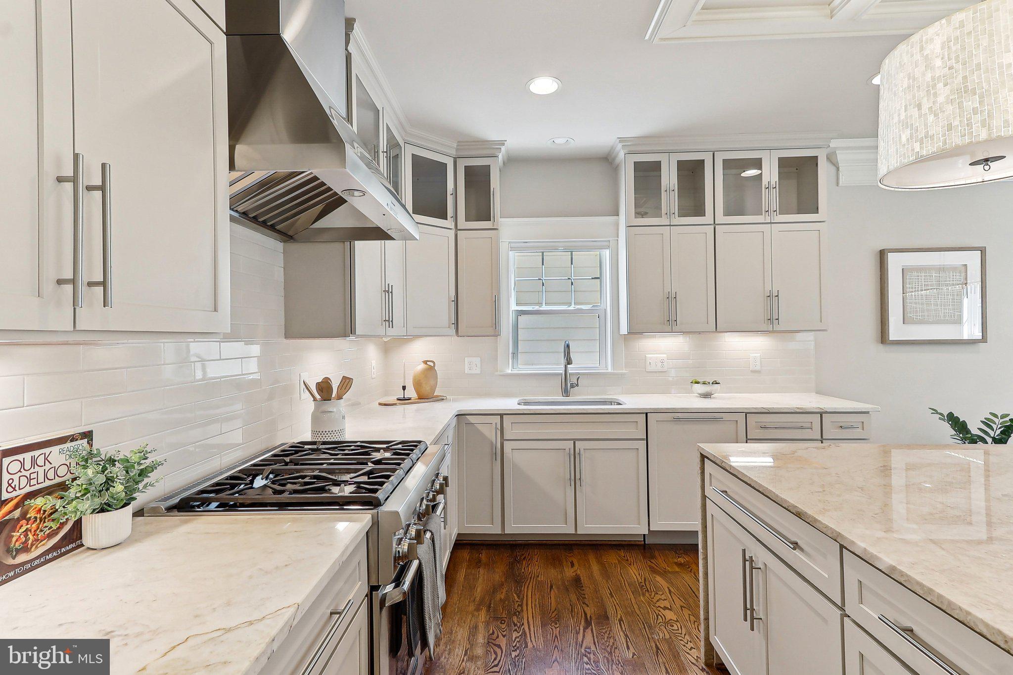 LYON VILLAGE - Residential