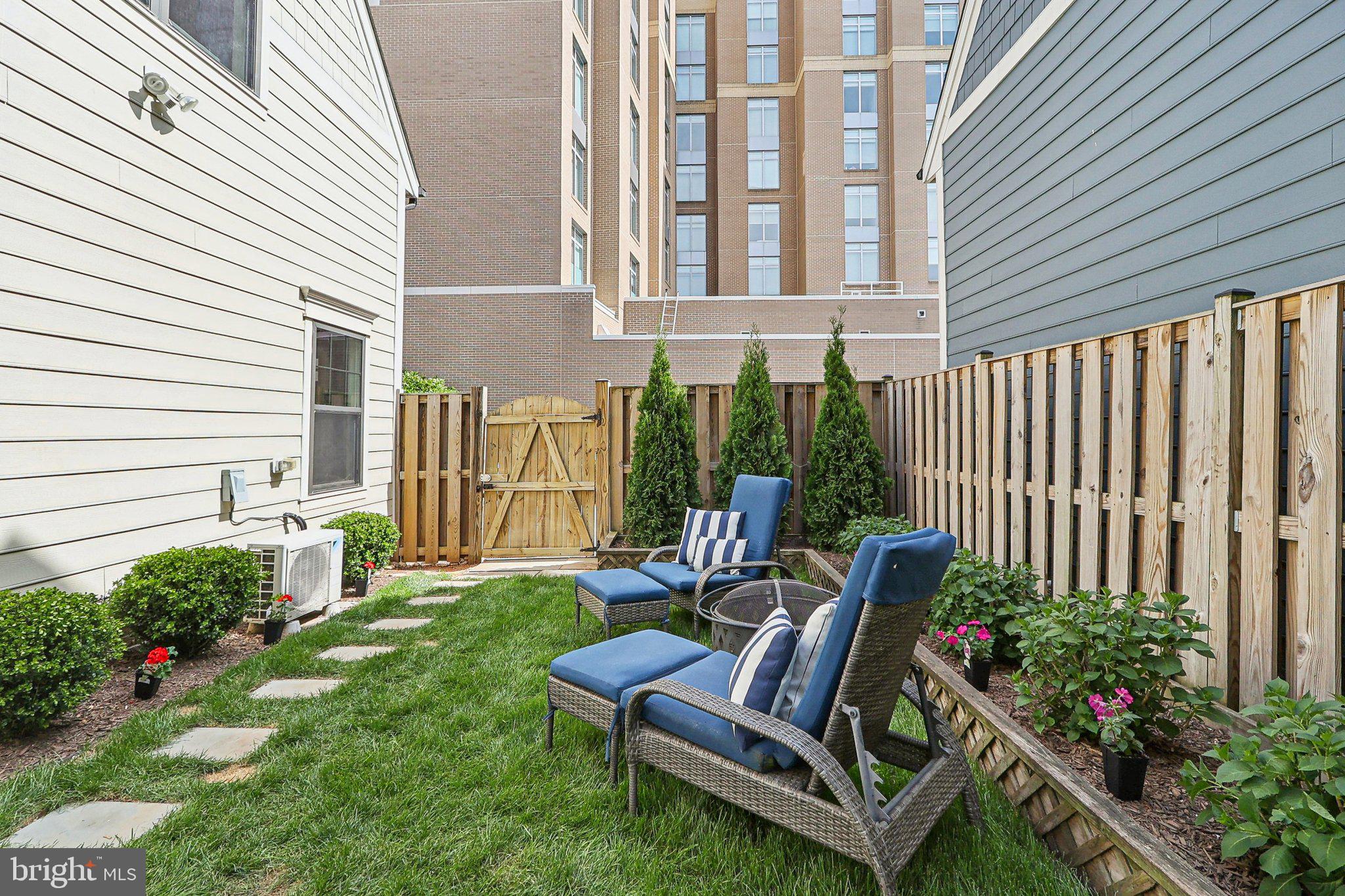 LYON VILLAGE - Residential