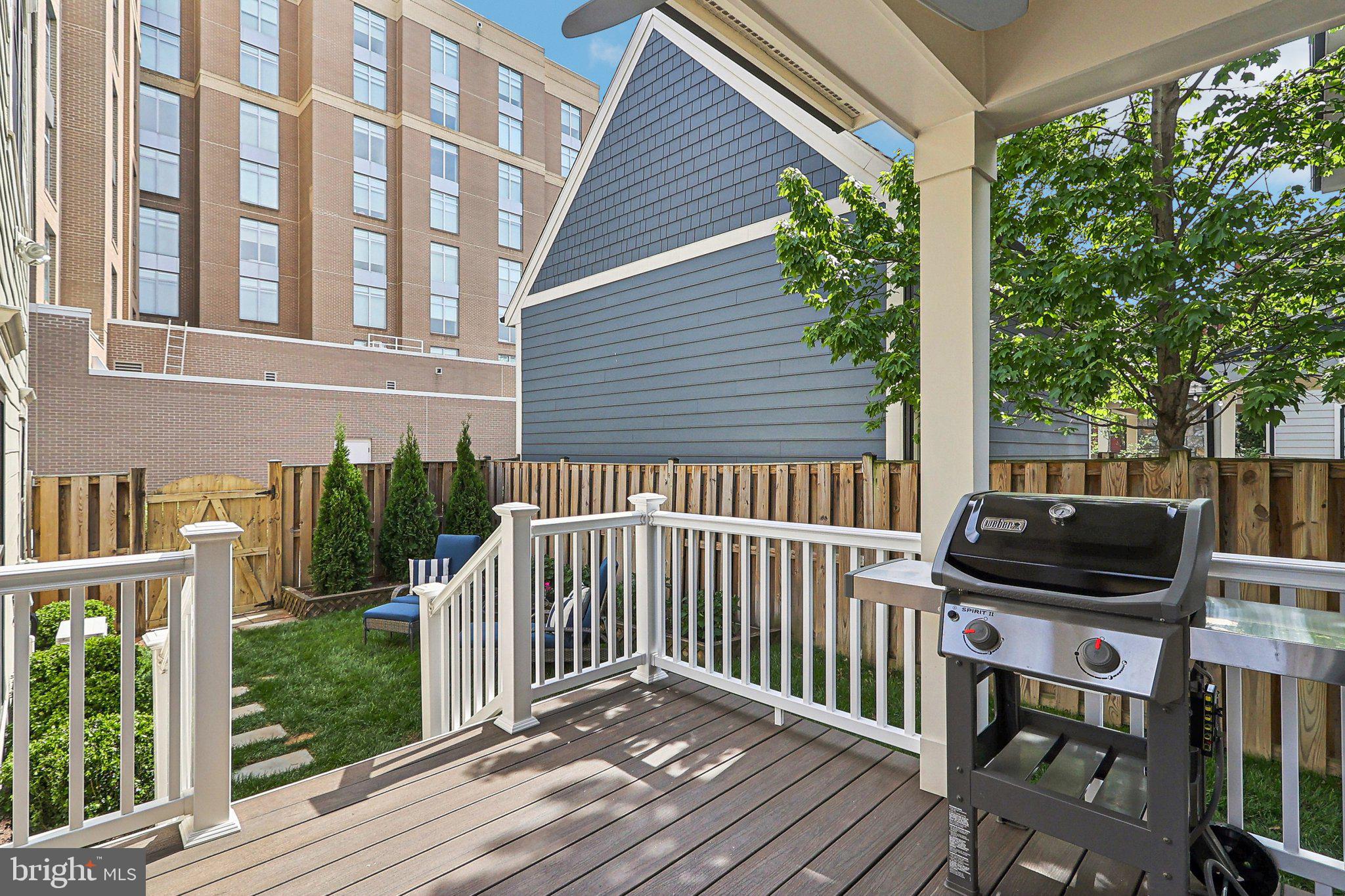 LYON VILLAGE - Residential