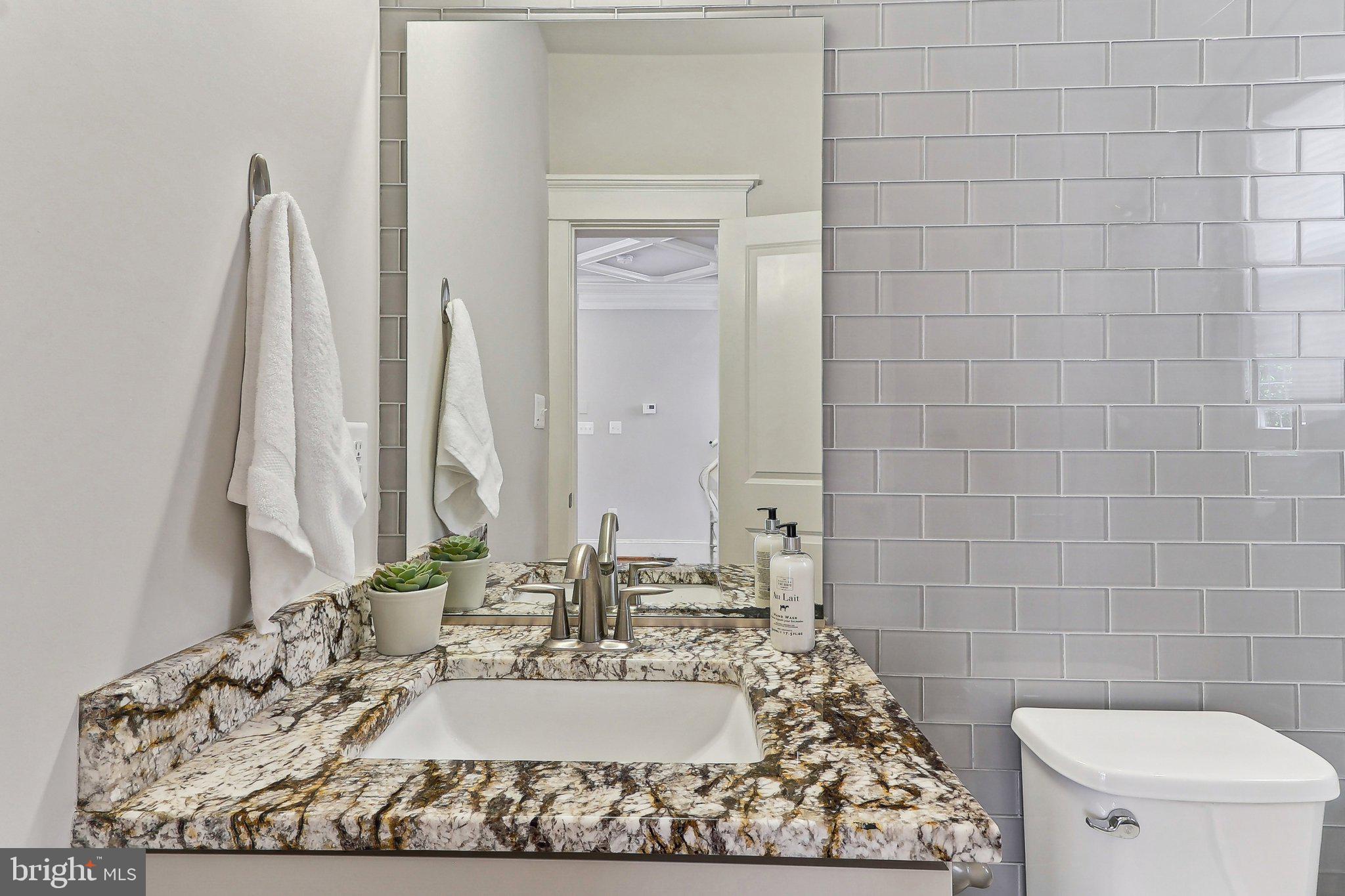 LYON VILLAGE - Residential