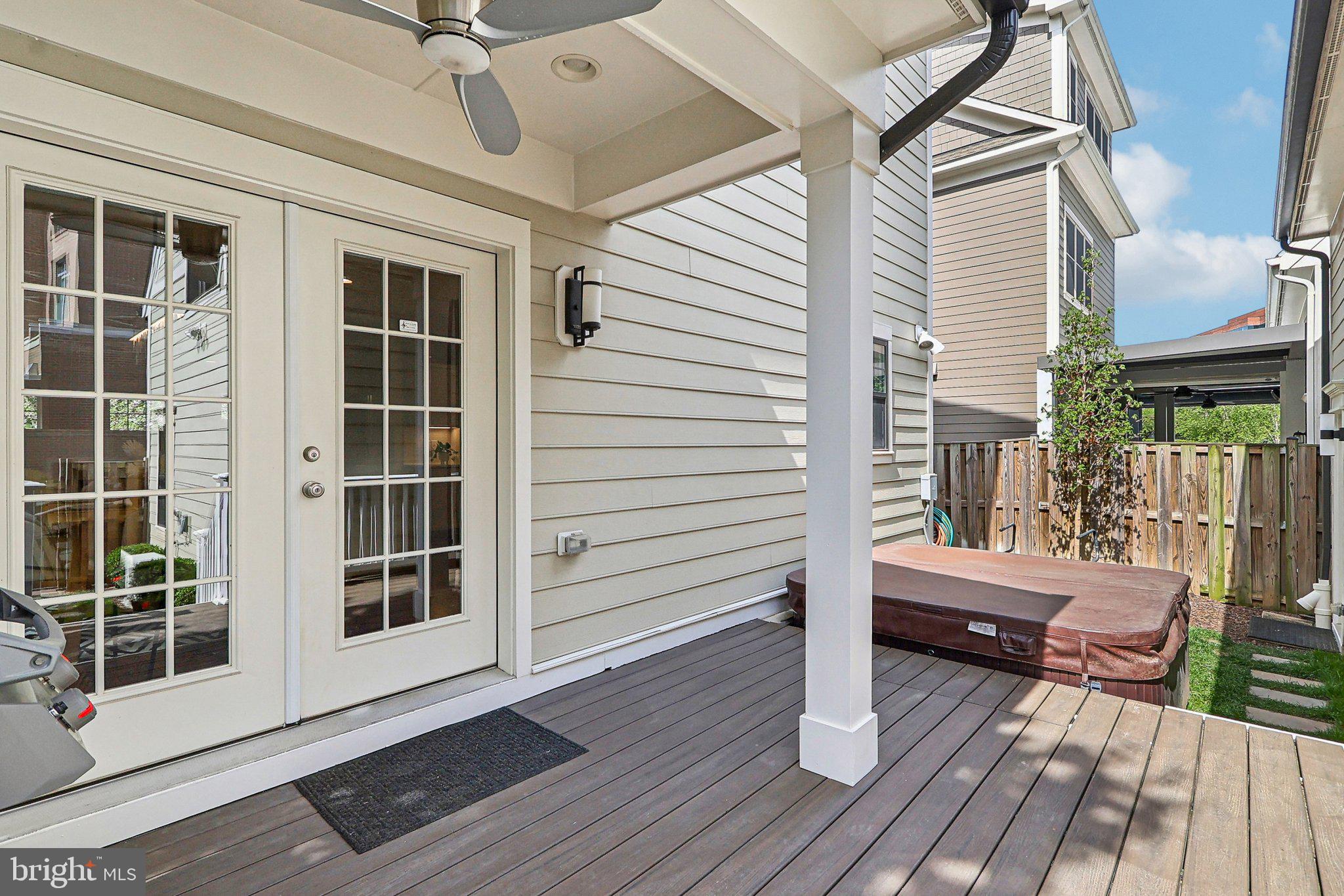 LYON VILLAGE - Residential