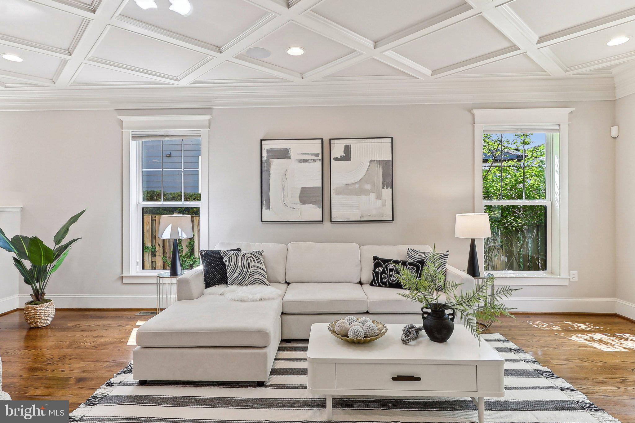 LYON VILLAGE - Residential