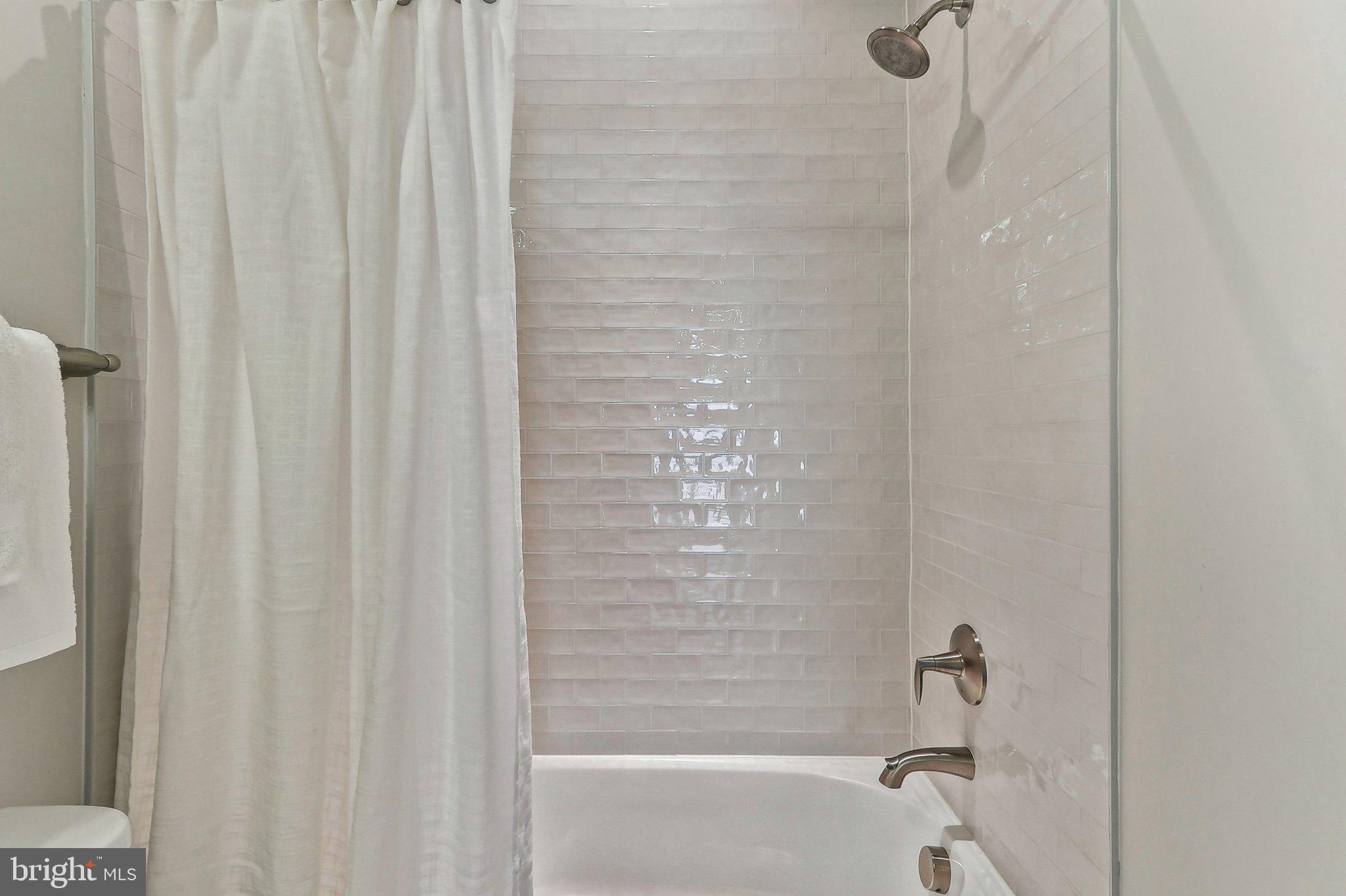 LYON VILLAGE - Residential