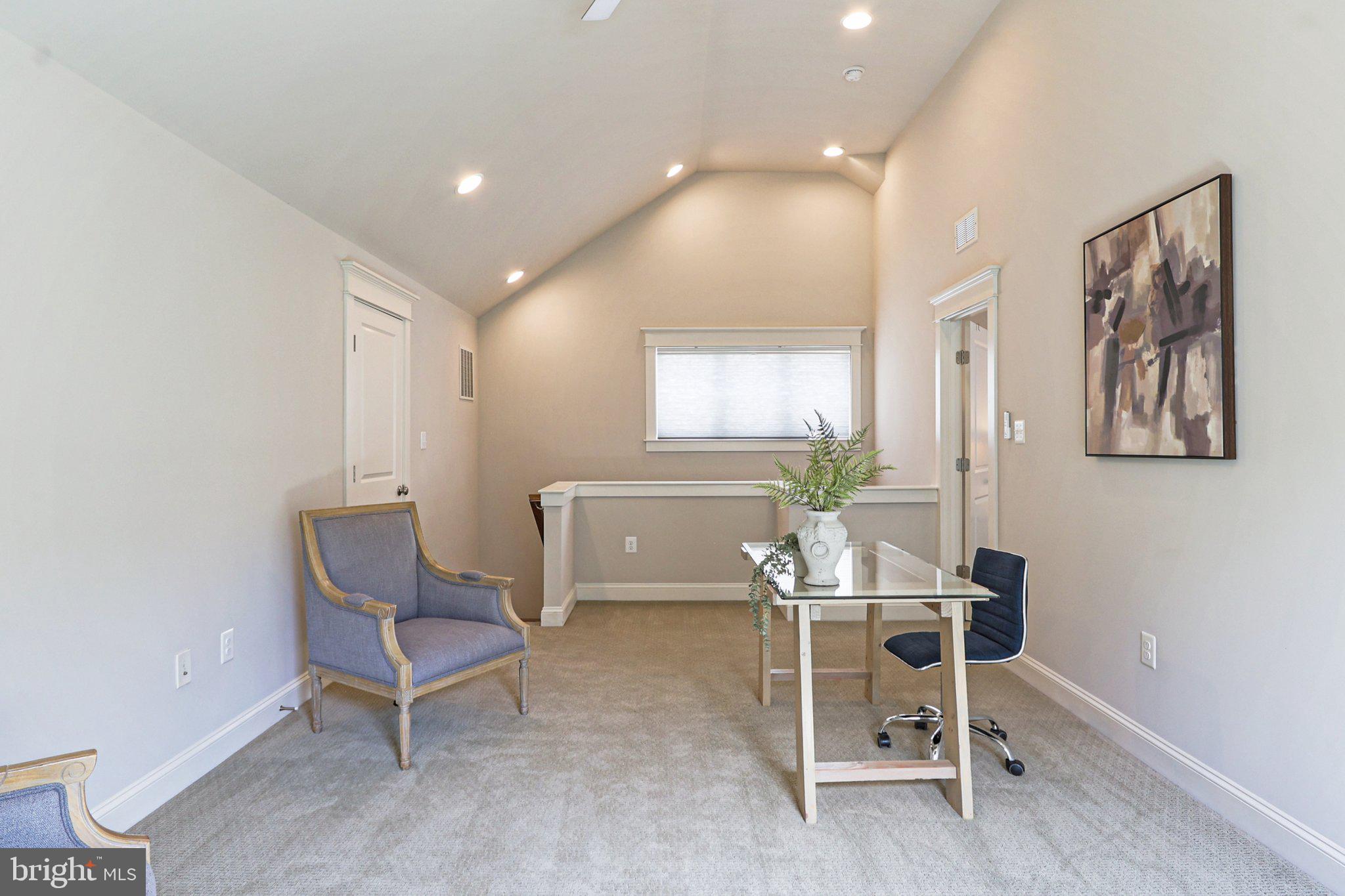 LYON VILLAGE - Residential