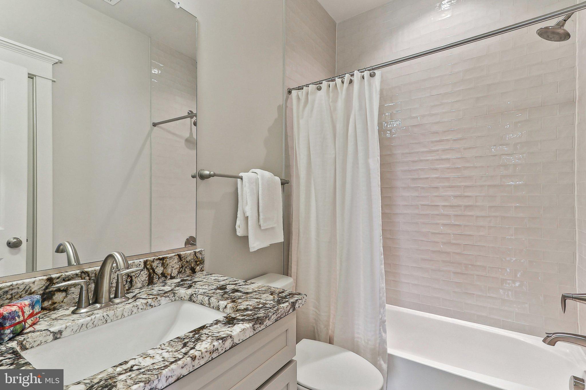 LYON VILLAGE - Residential