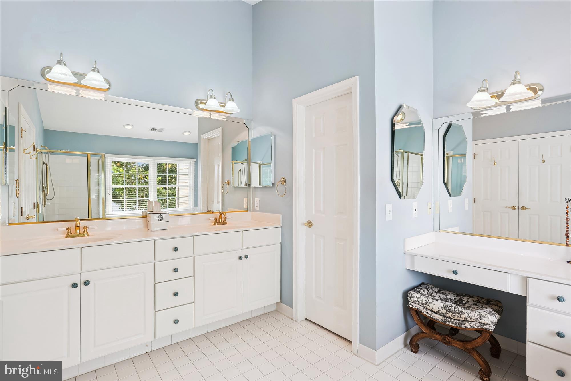 DEMOCRACY COMMONS - Residential