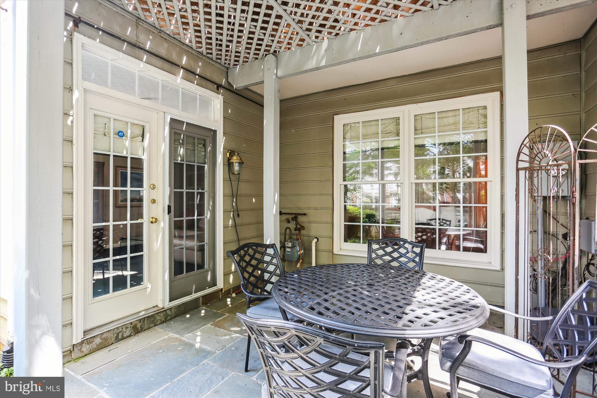 DEMOCRACY COMMONS - Residential