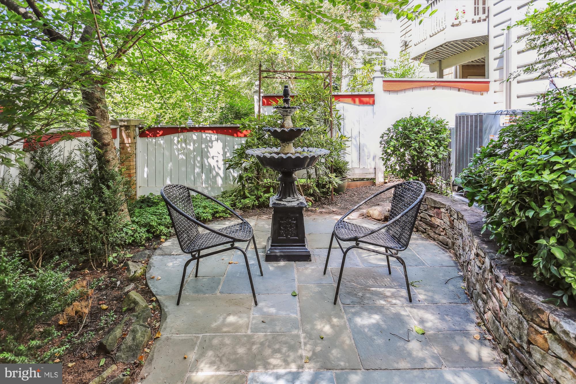 DEMOCRACY COMMONS - Residential