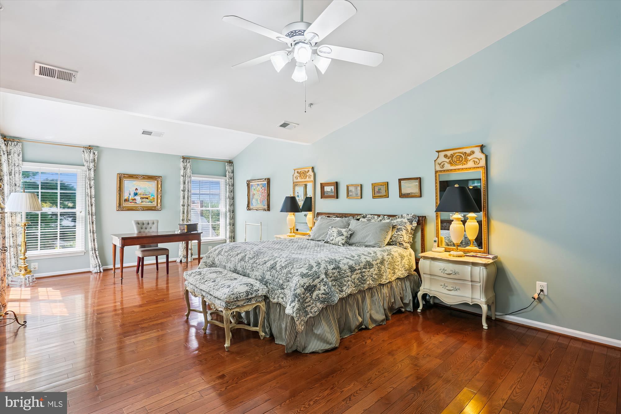 DEMOCRACY COMMONS - Residential