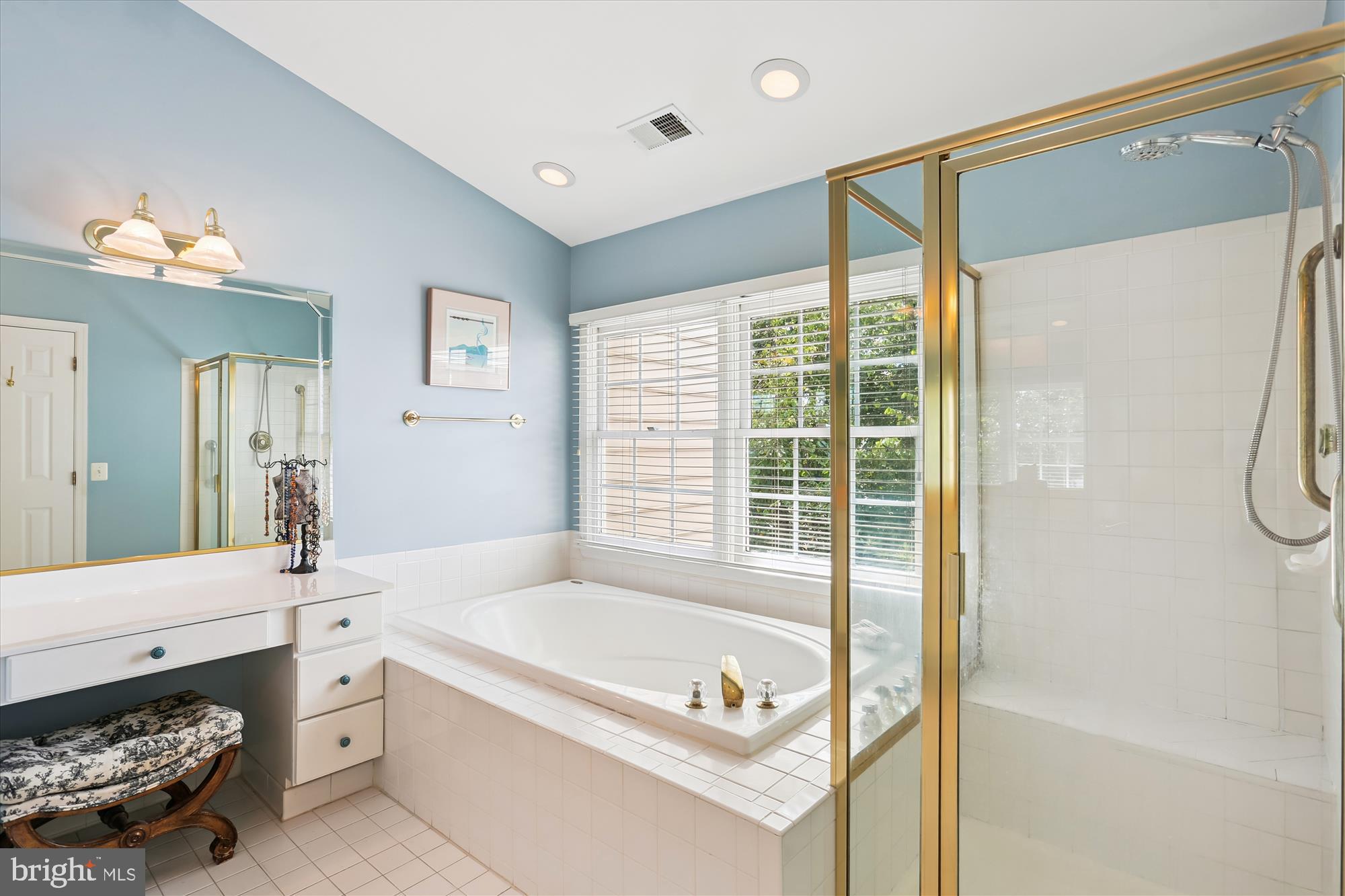 DEMOCRACY COMMONS - Residential