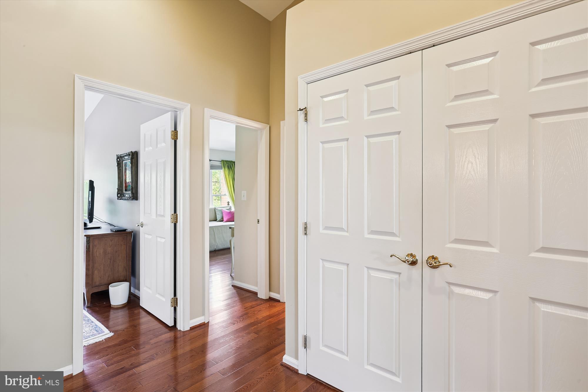 DEMOCRACY COMMONS - Residential