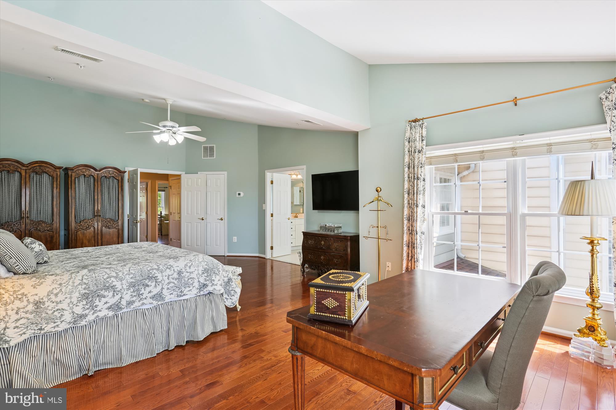 DEMOCRACY COMMONS - Residential