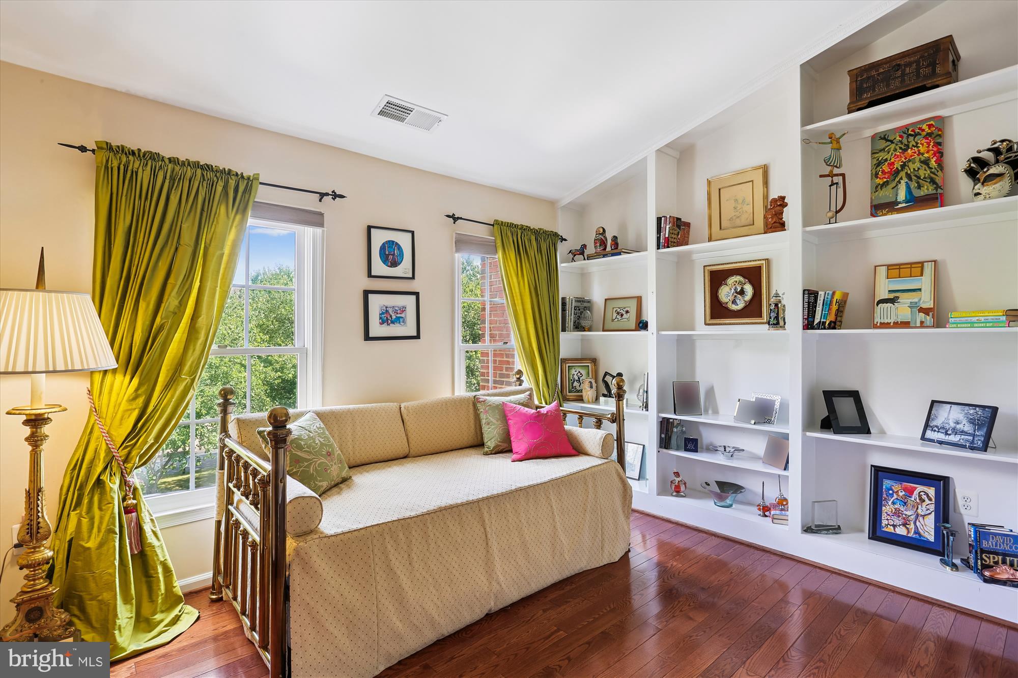 DEMOCRACY COMMONS - Residential