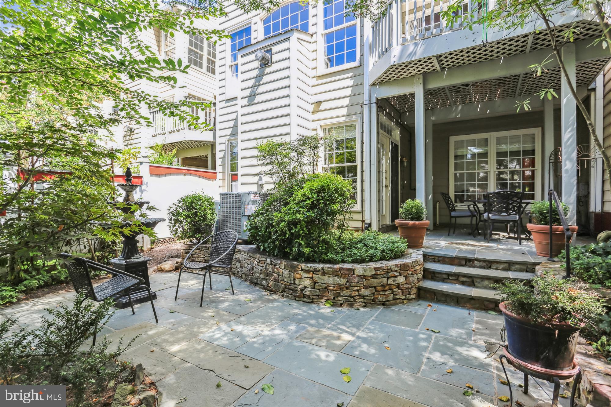 DEMOCRACY COMMONS - Residential