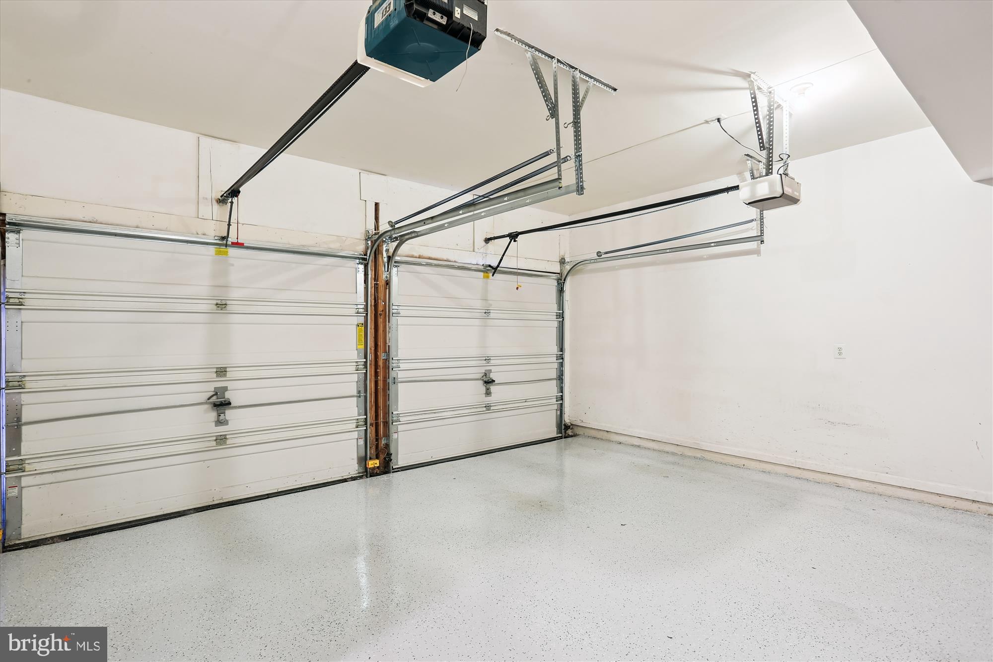 DEMOCRACY COMMONS - Residential