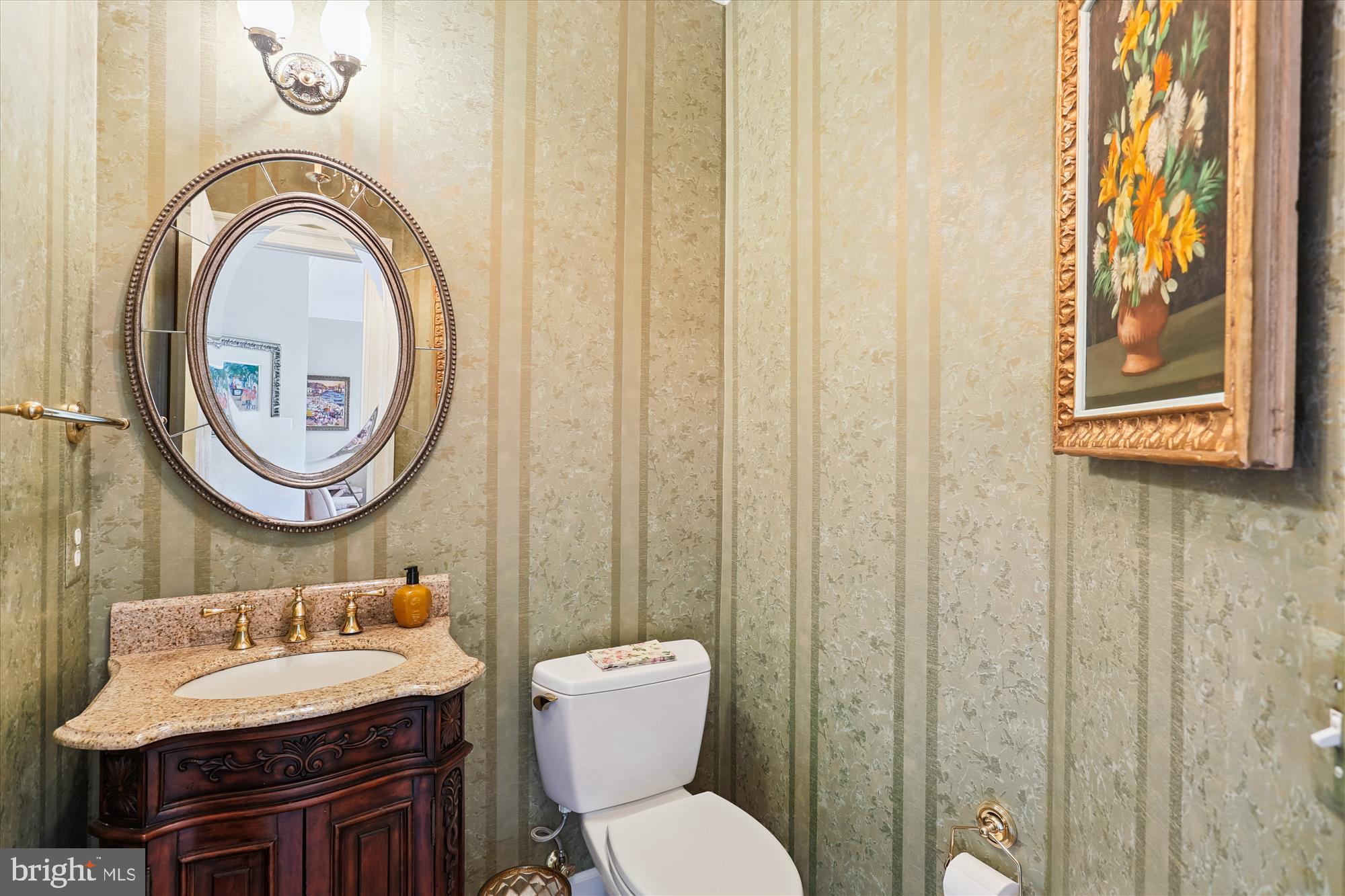 DEMOCRACY COMMONS - Residential