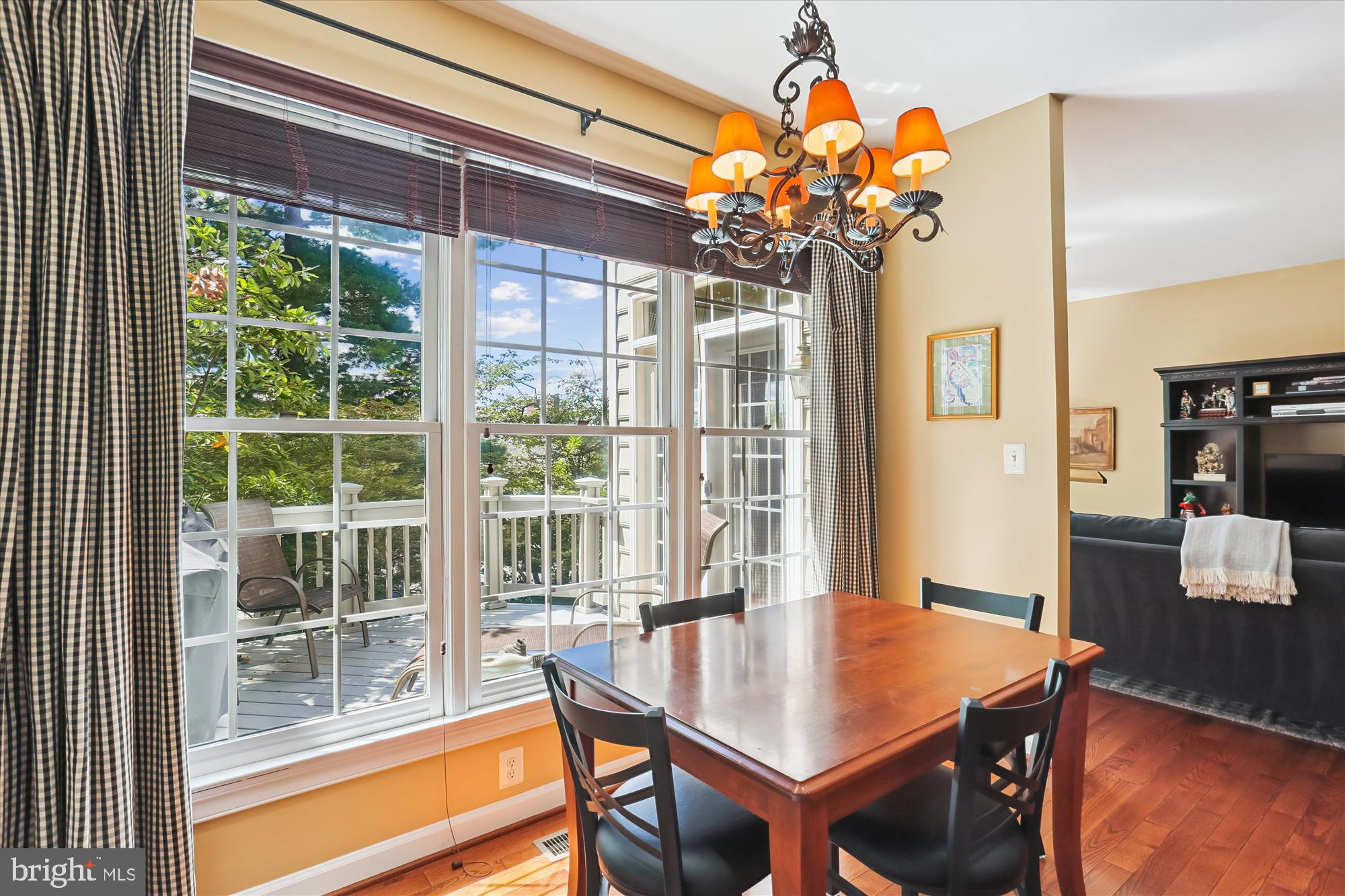 DEMOCRACY COMMONS - Residential